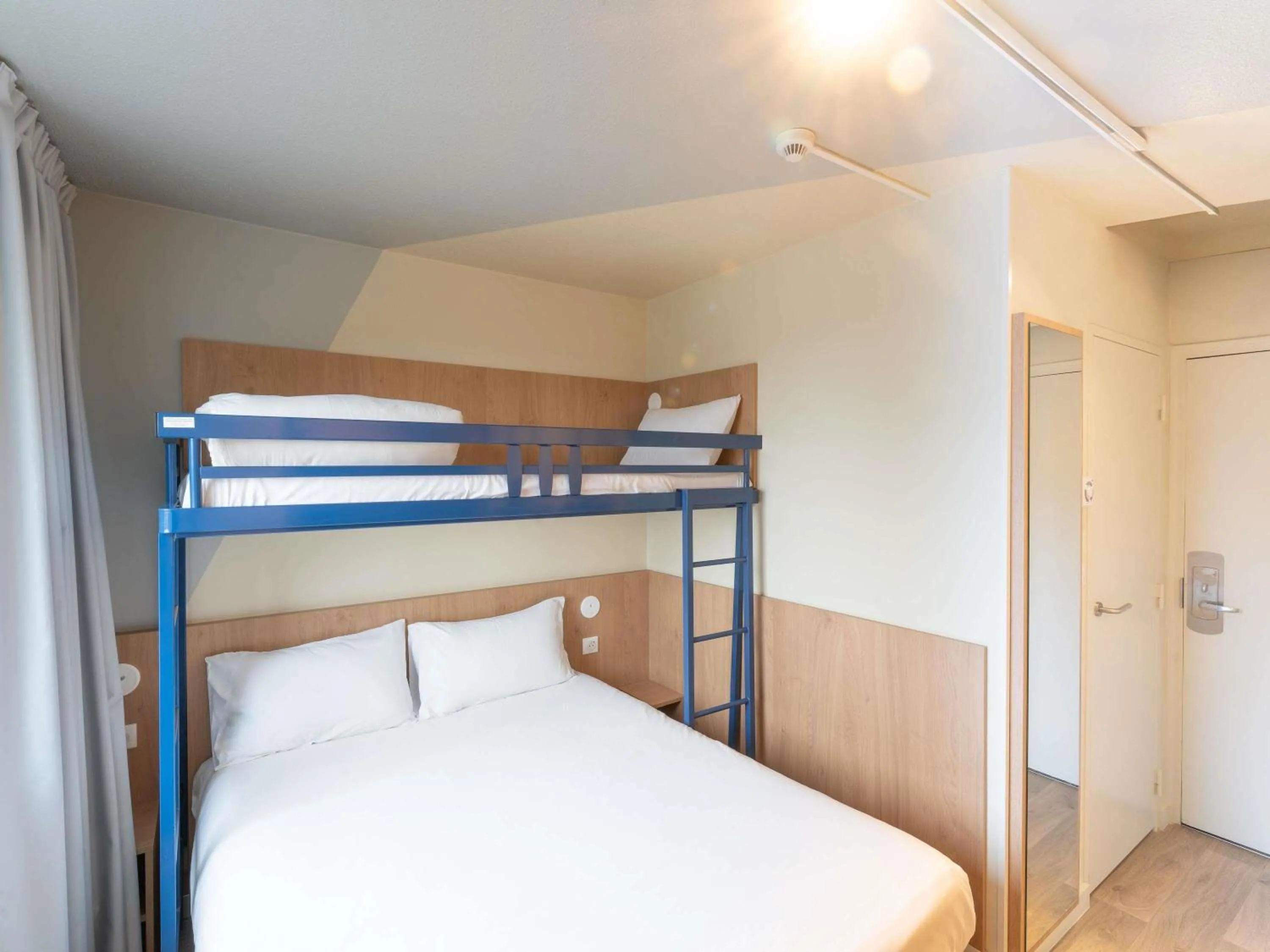 Bedroom, Bed in Hotel Ibis Budget Rennes Cesson