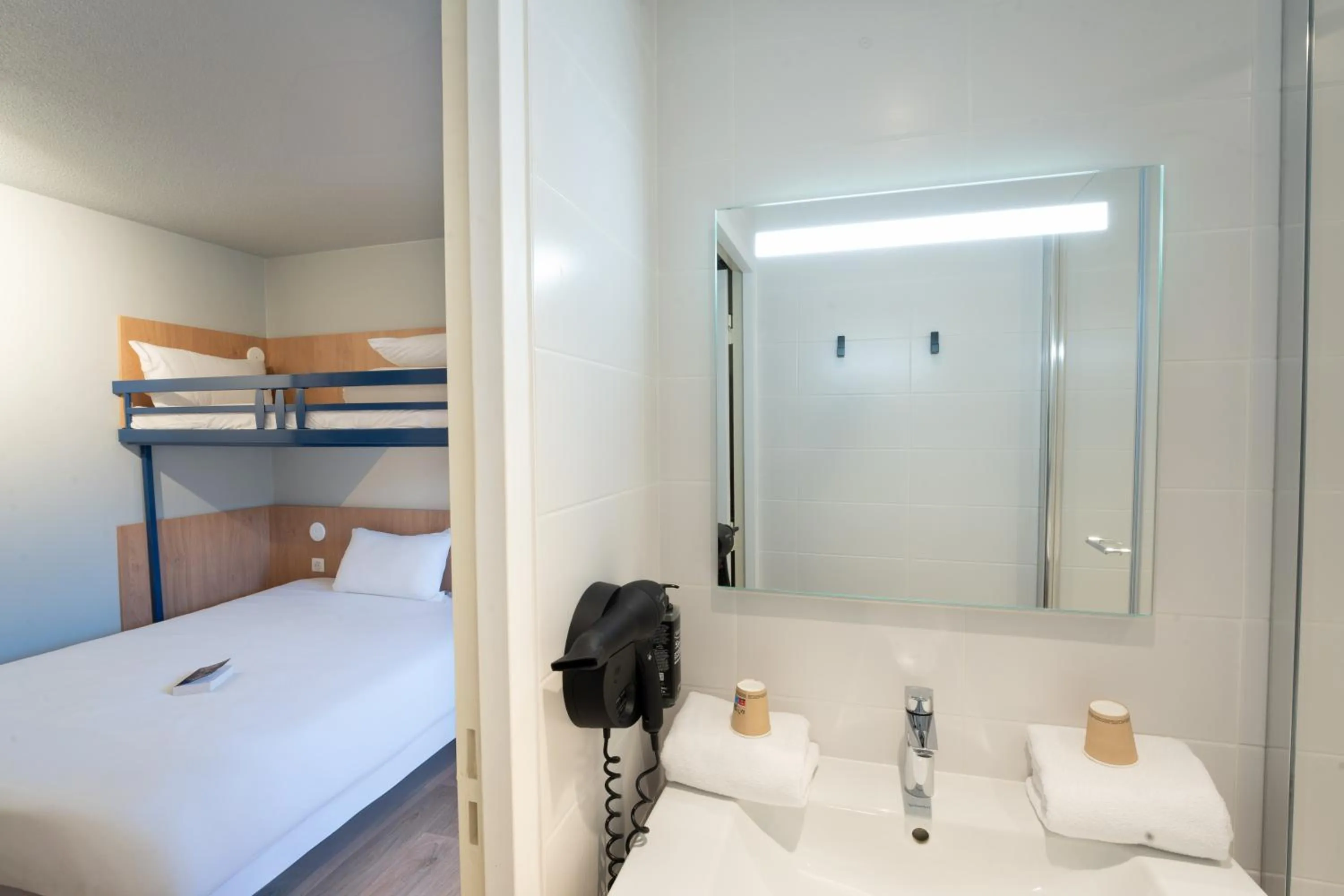 Shower, Bed in Hotel Ibis Budget Rennes Cesson