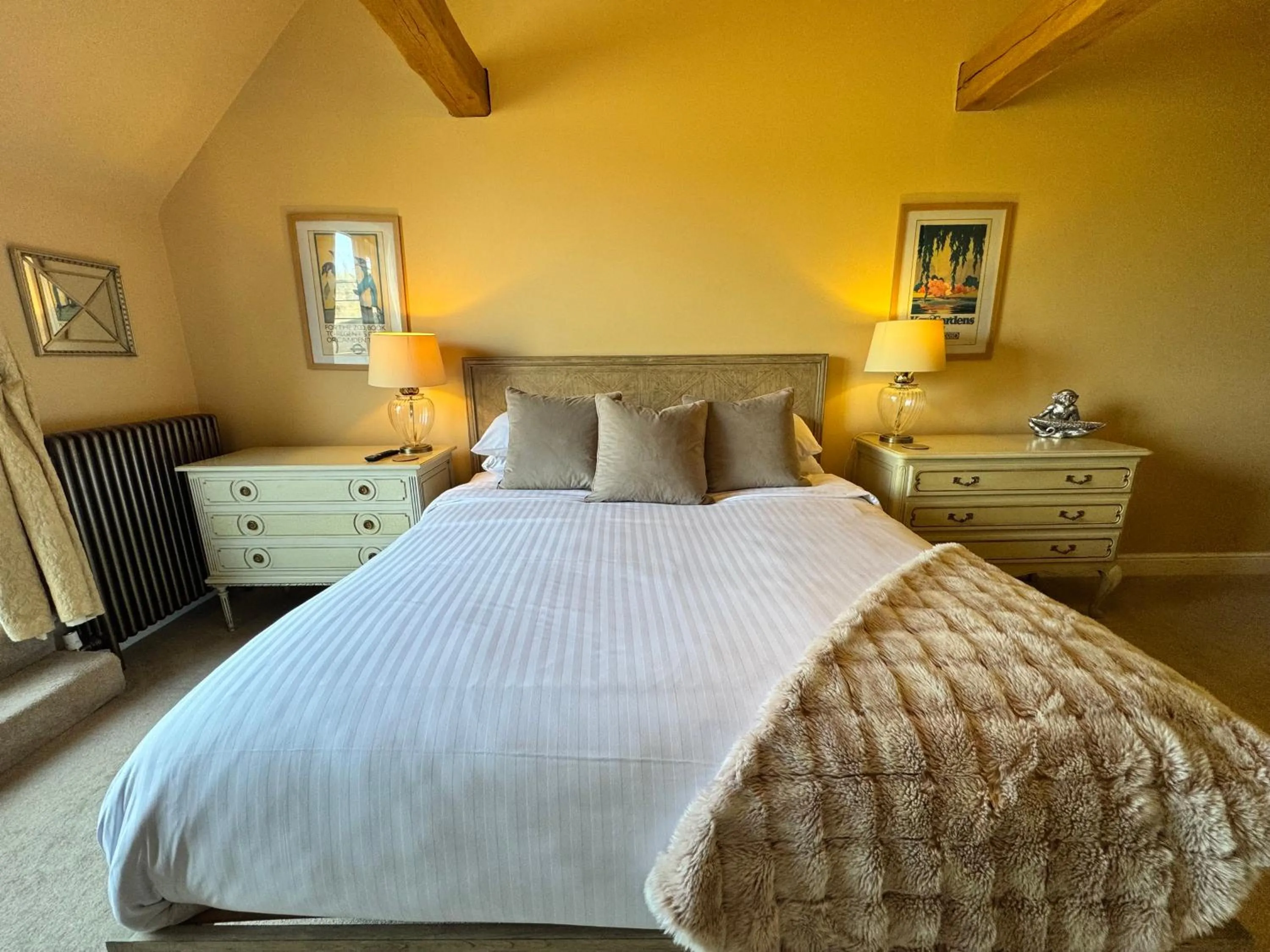 Bedroom, Bed in The Bowl Inn