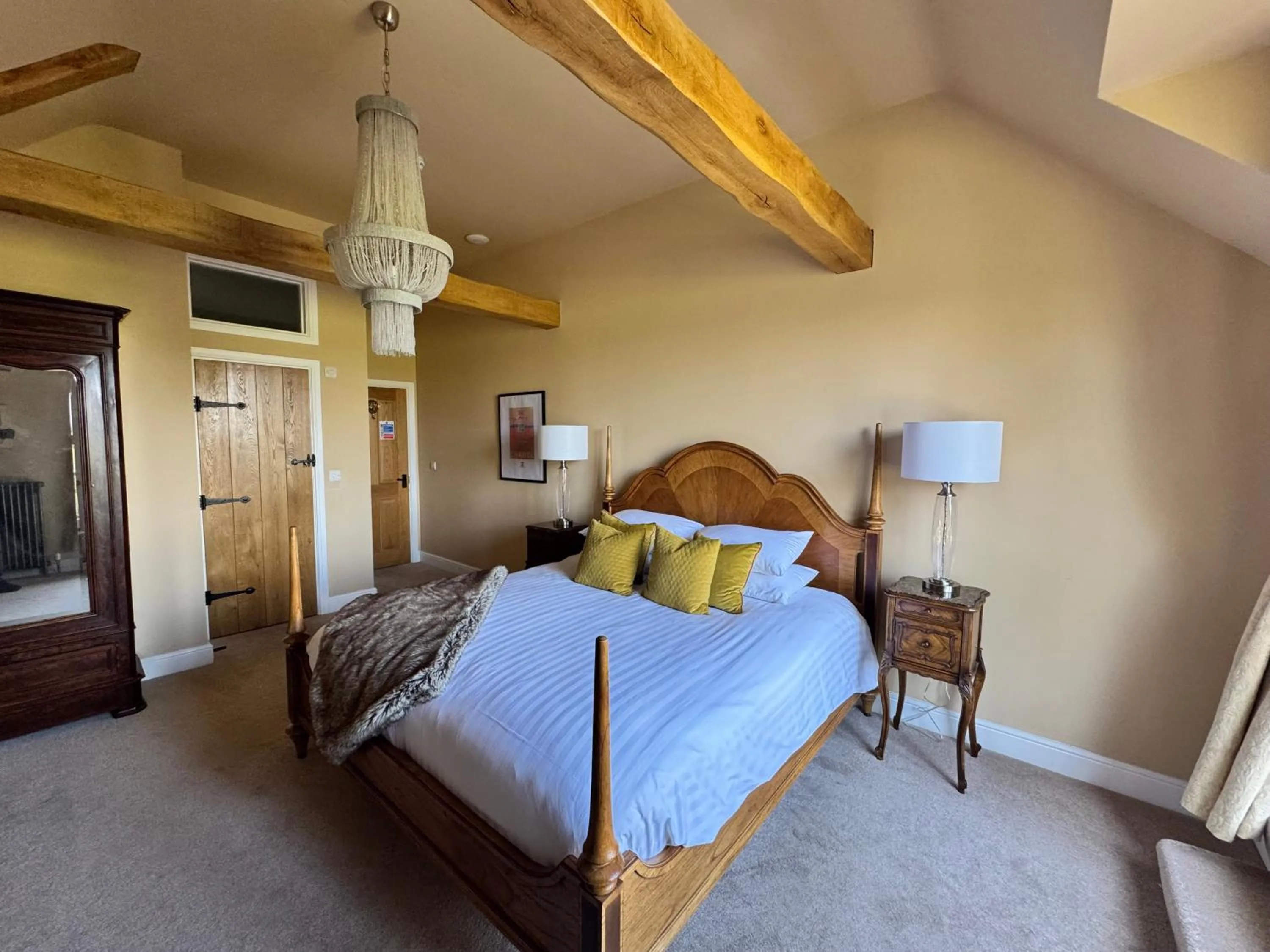 Photo of the whole room, Bed in The Bowl Inn