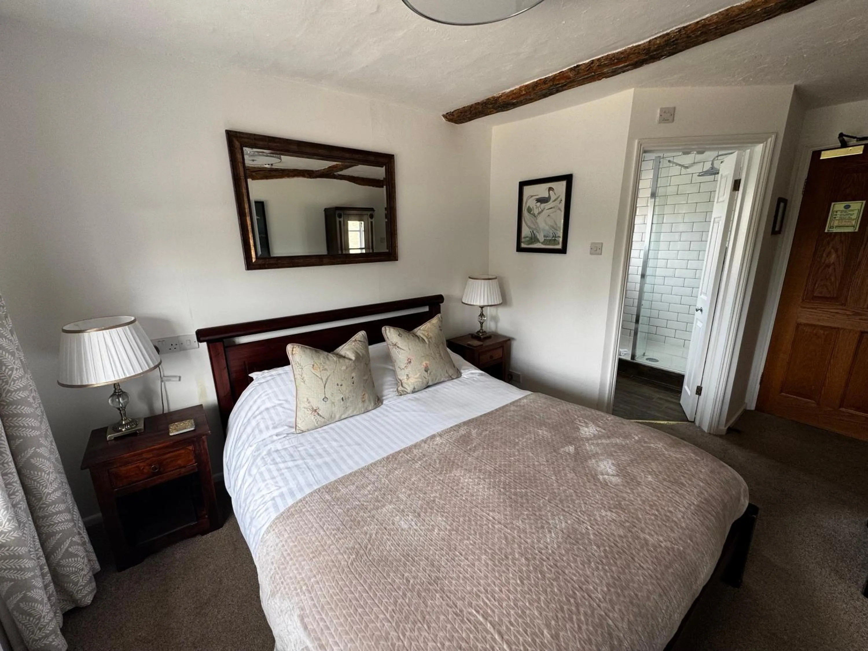 Photo of the whole room, Bed in The Bowl Inn