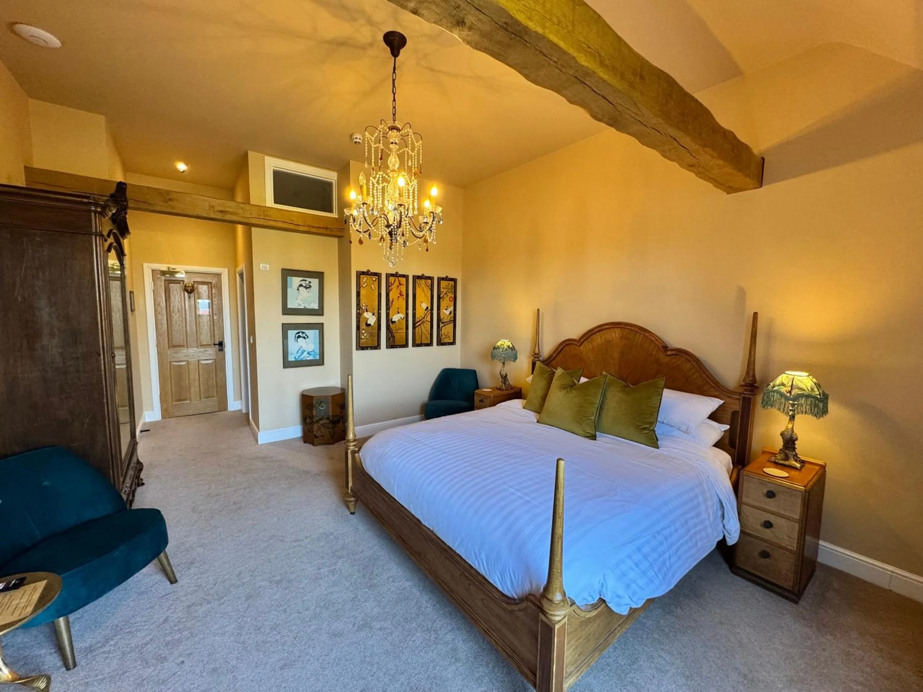 Photo of the whole room, Bed in The Bowl Inn