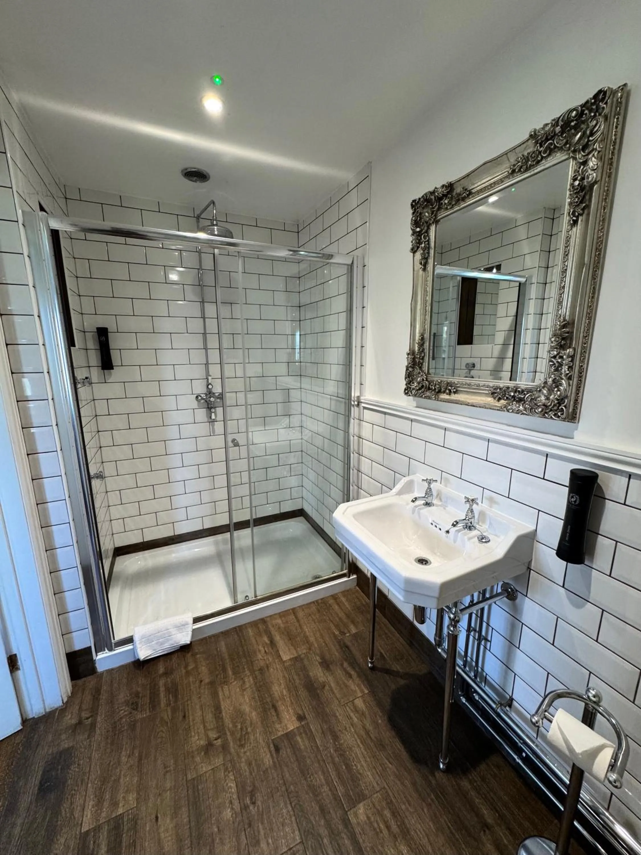 Shower in The Bowl Inn