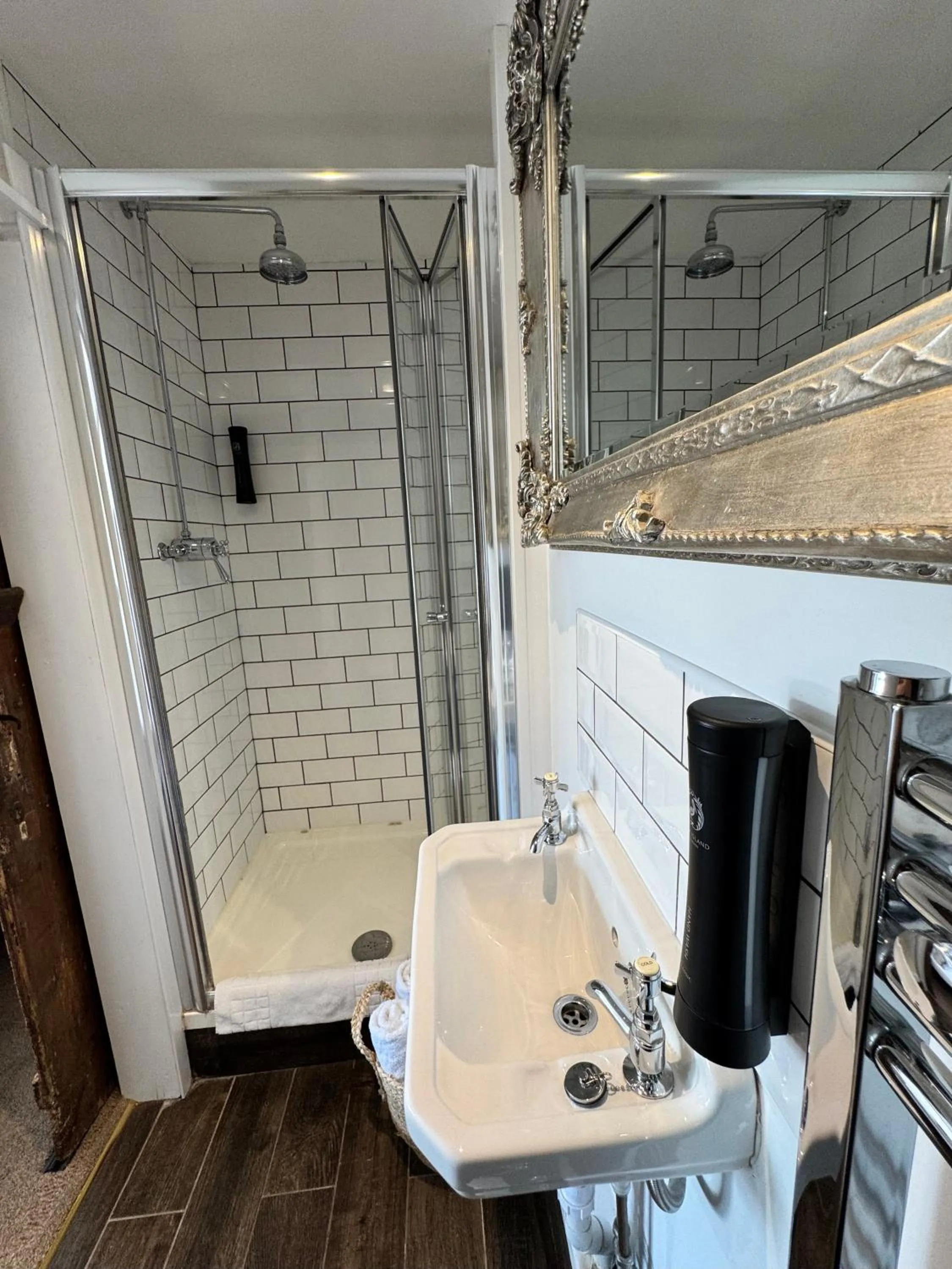 Shower in The Bowl Inn