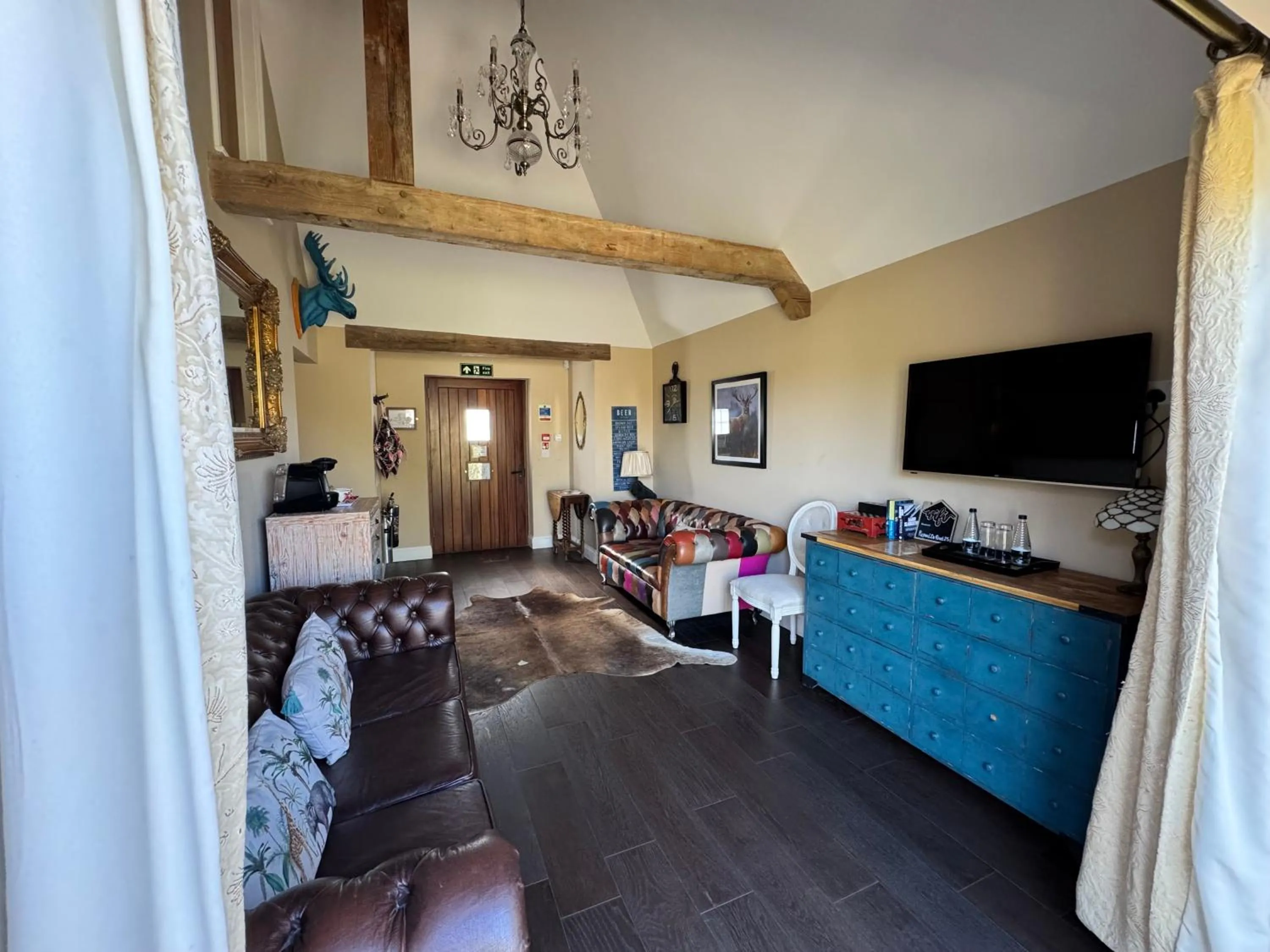 TV and multimedia in The Bowl Inn