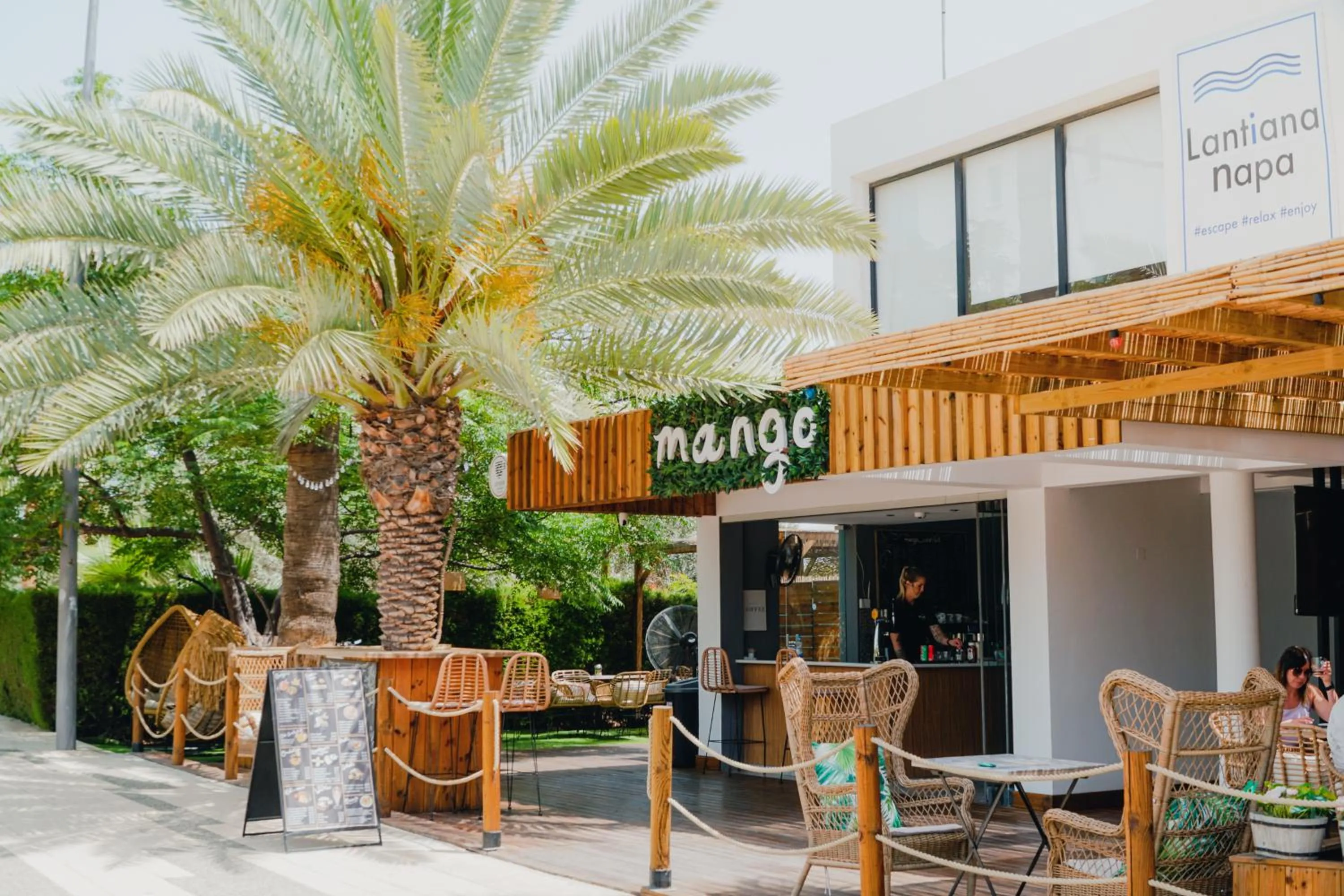 Restaurant/places to eat in Lantiana Napa Aparthotel