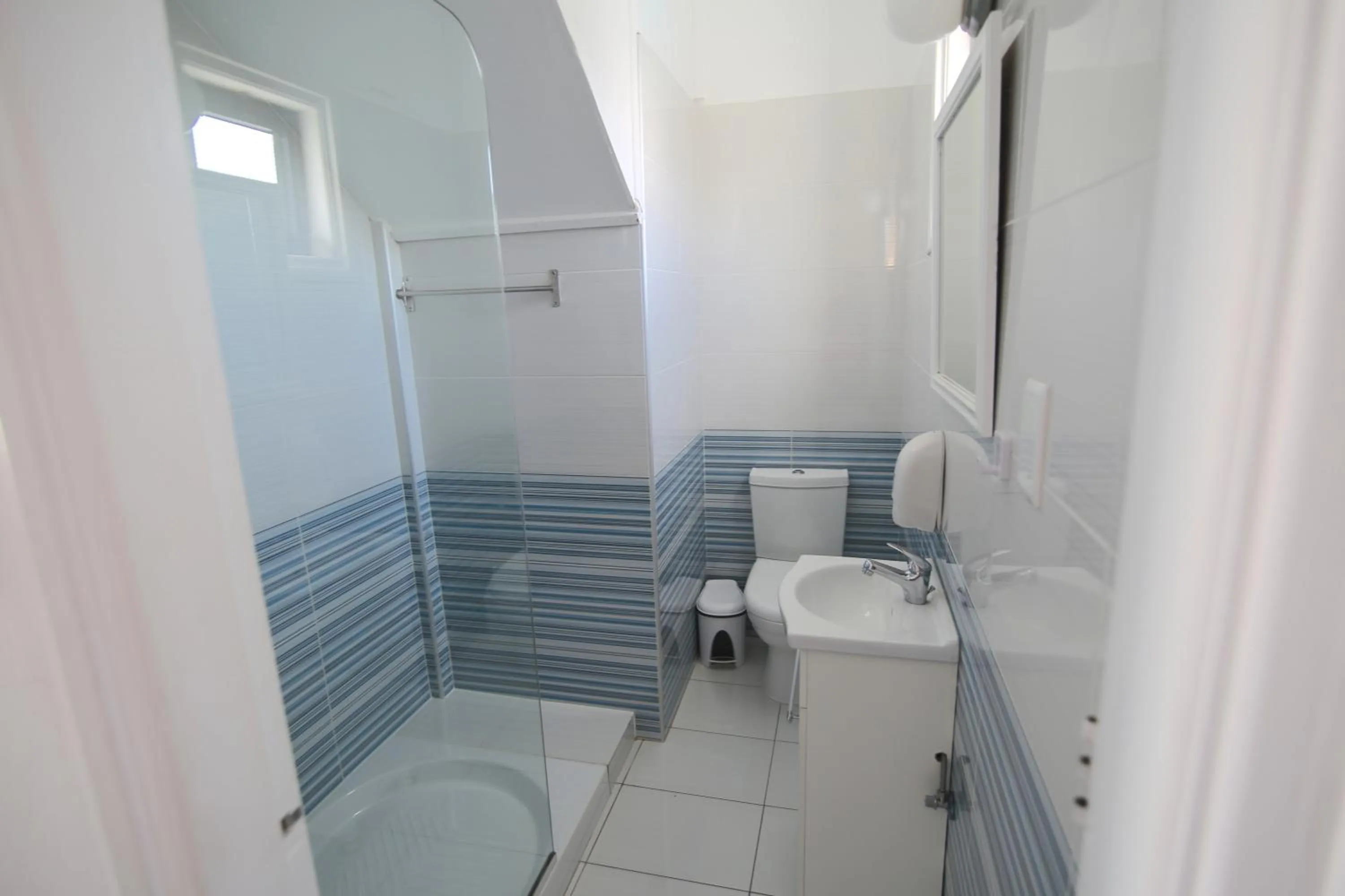 Bathroom in Lantiana Napa Aparthotel