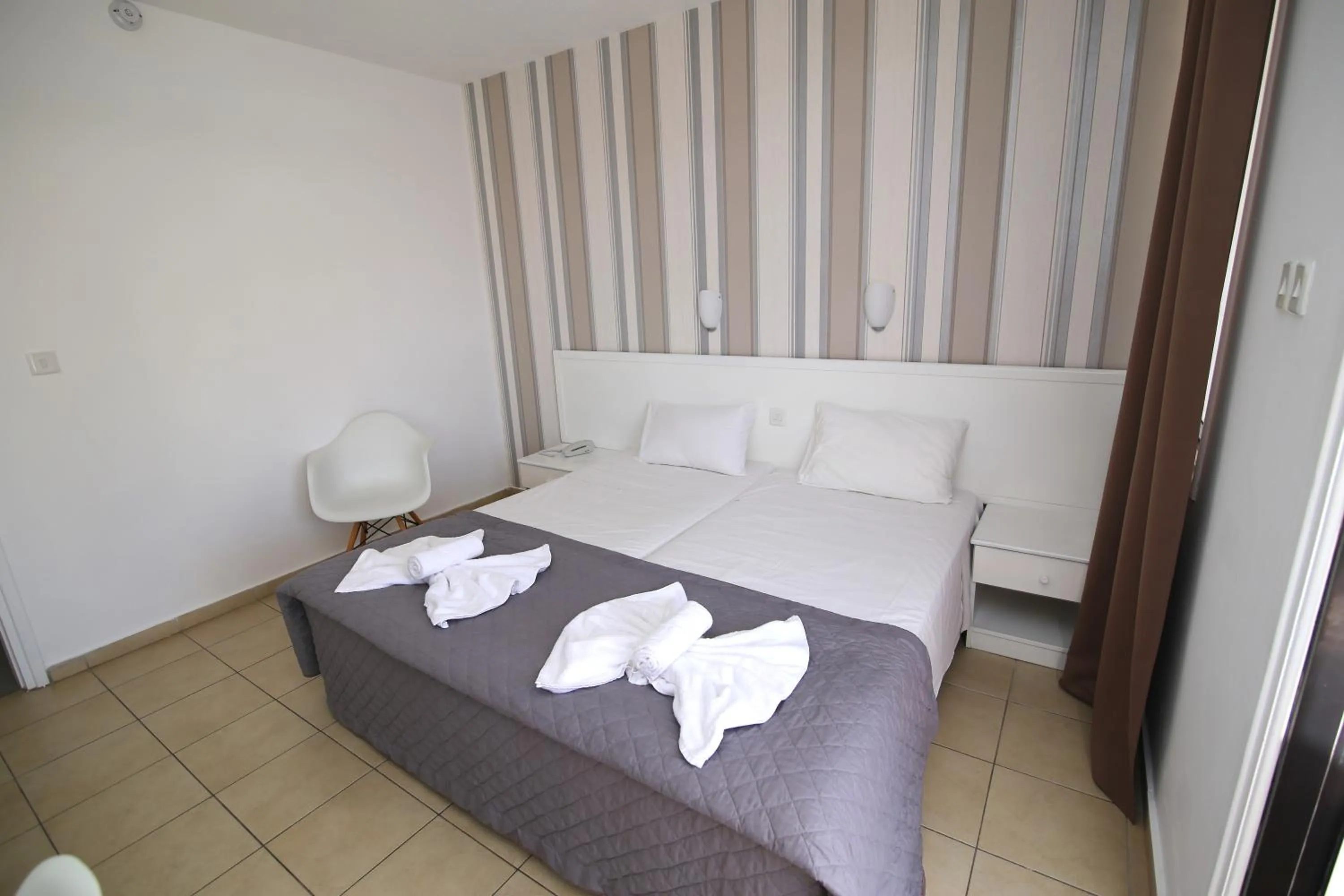 Photo of the whole room in Lantiana Napa Aparthotel