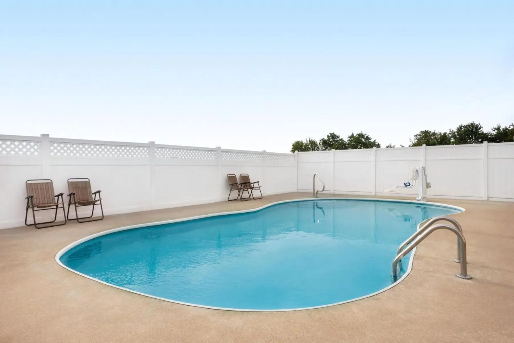 Swimming pool in Travelodge by Wyndham Fort Scott