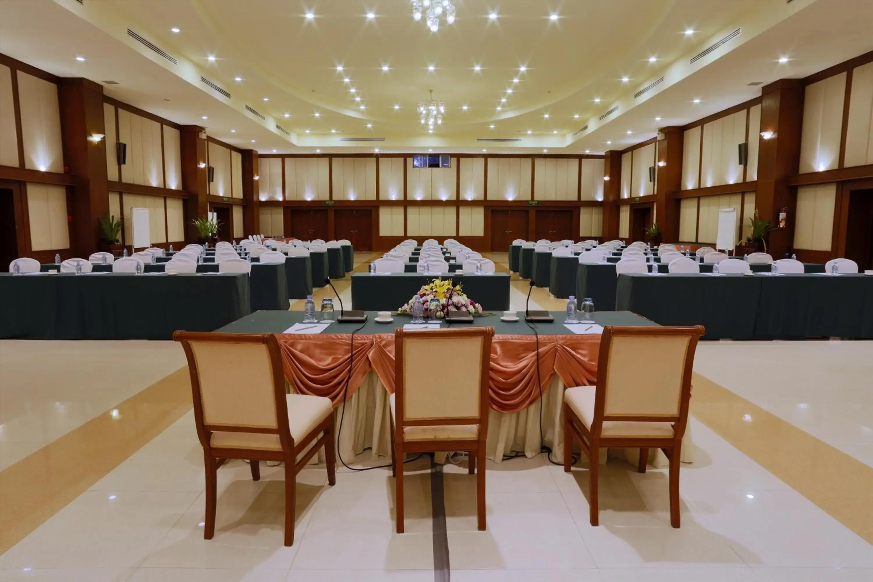 Meeting/conference room in Independence Hotel Resort & Spa Meeting/conference room in Independence Hotel Resort & Spa