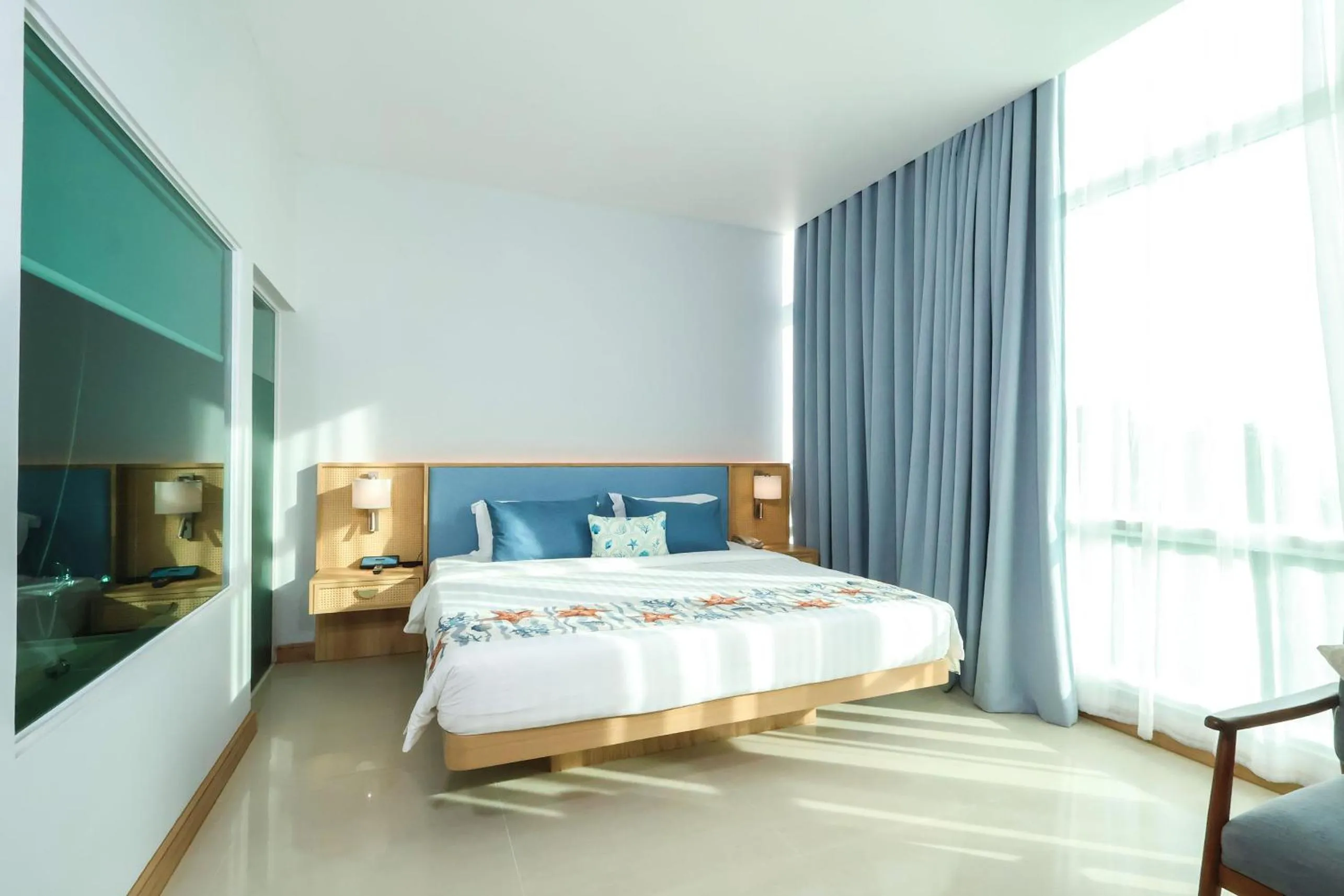 Property building, Bed in Independence Hotel Resort & Spa