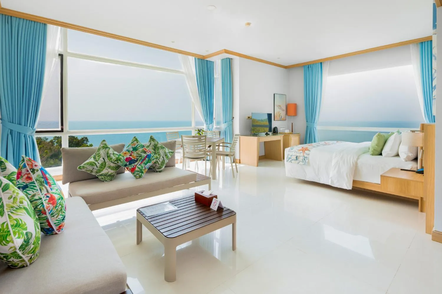 Bed in Independence Hotel Resort & Spa