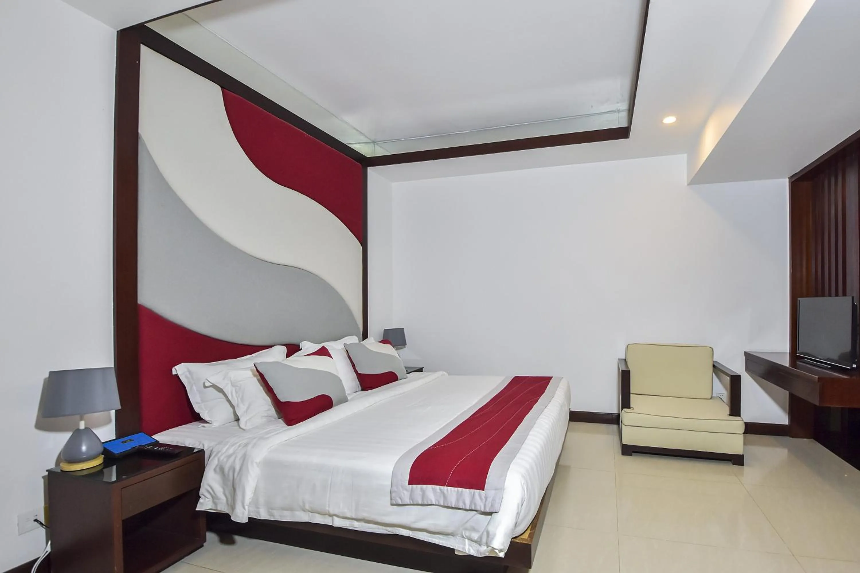 Bed in Independence Hotel Resort & Spa