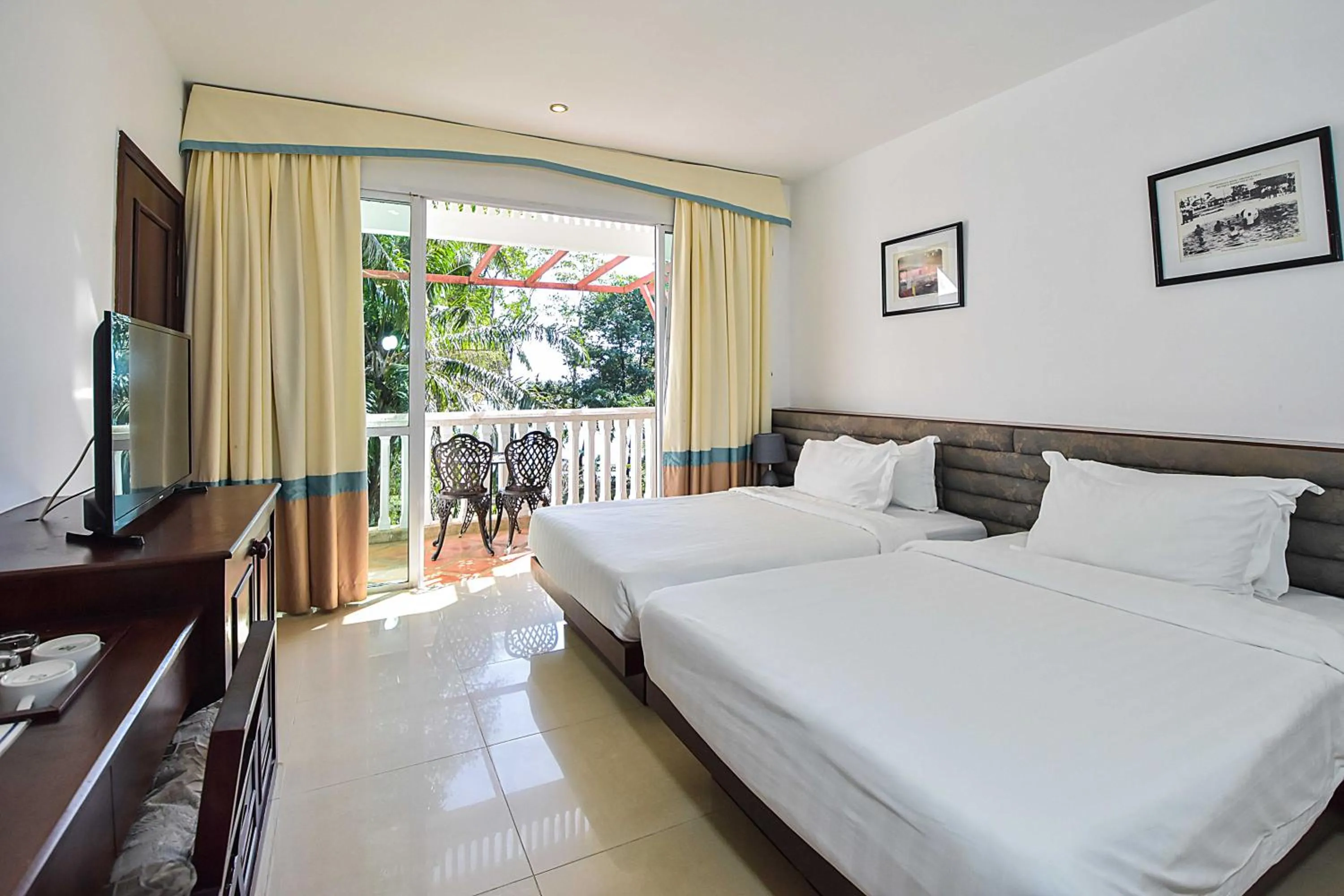 Photo of the whole room, Bed in Independence Hotel Resort & Spa