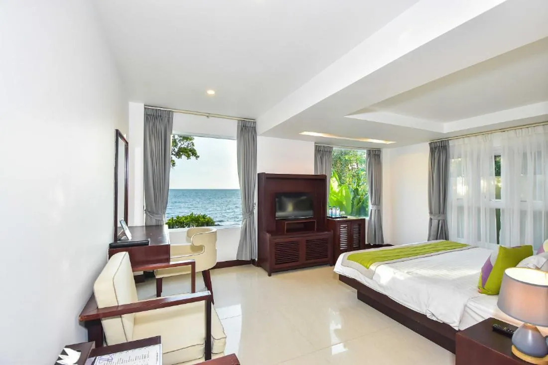 Bed in Independence Hotel Resort & Spa