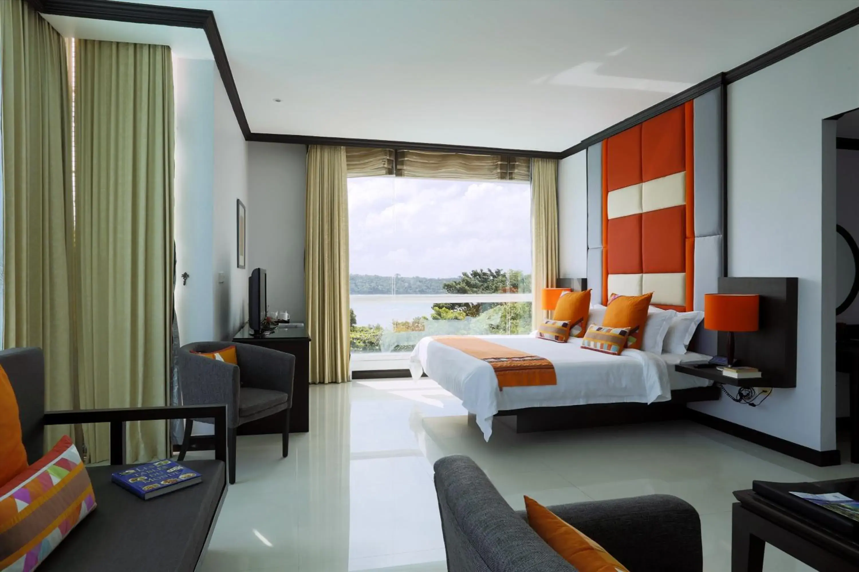 Property building, Bed in Independence Hotel Resort & Spa Property building, Bed in Independence Hotel Resort & Spa