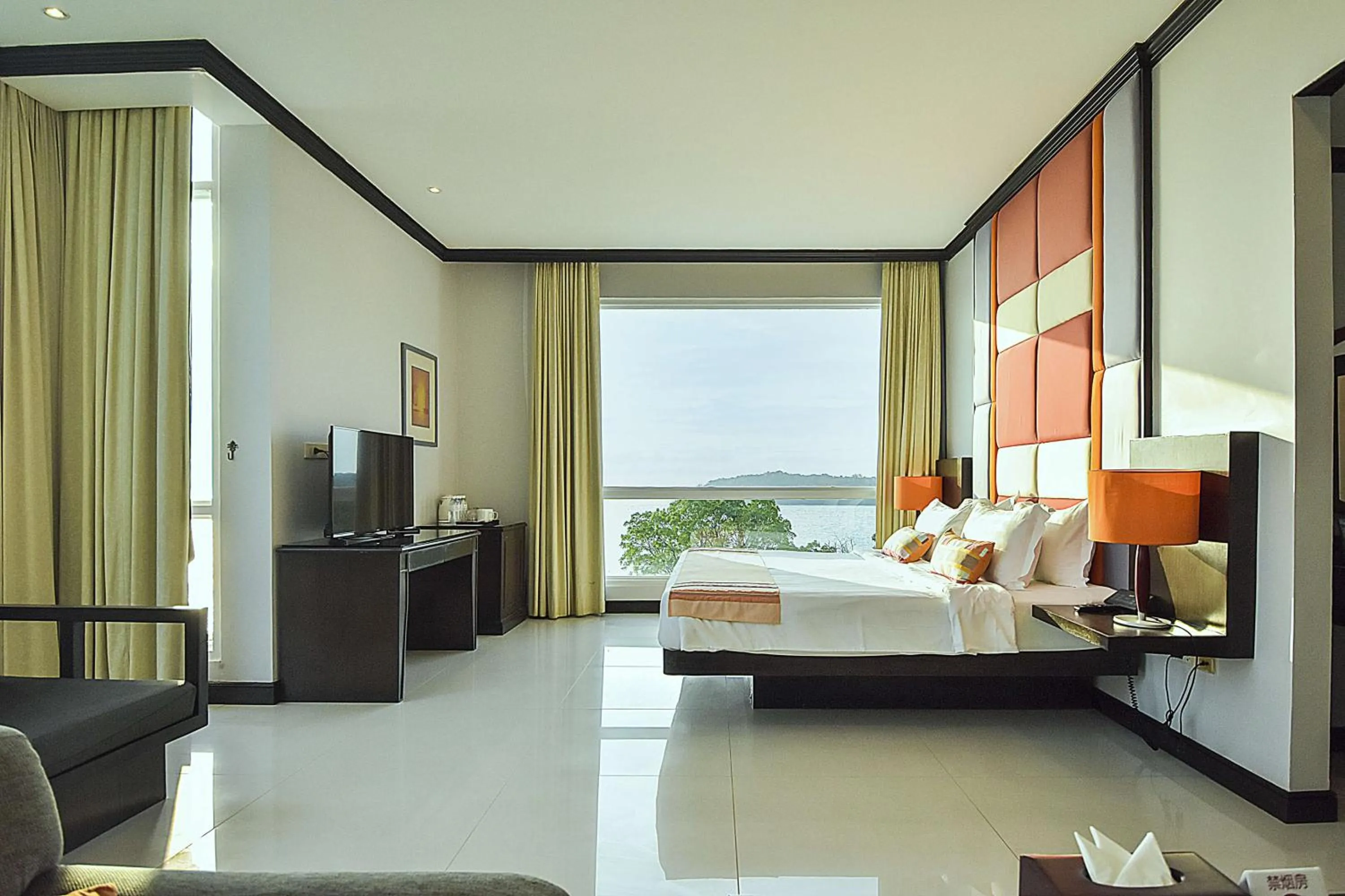 Bed in Independence Hotel Resort & Spa