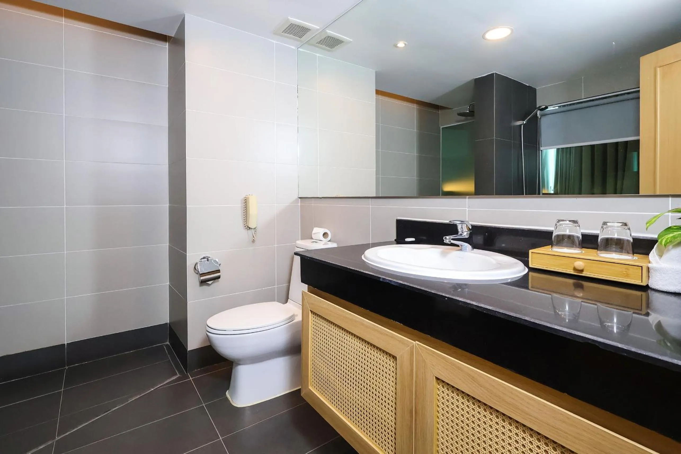 Bathroom in Independence Hotel Resort & Spa