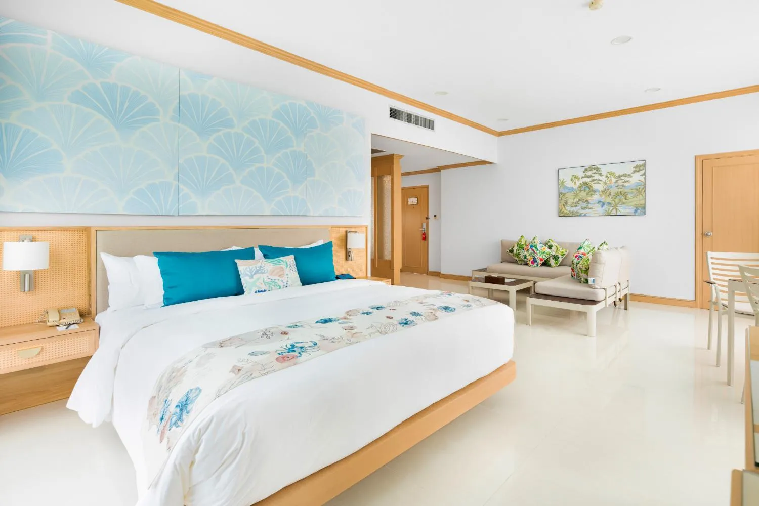 Bed in Independence Hotel Resort & Spa