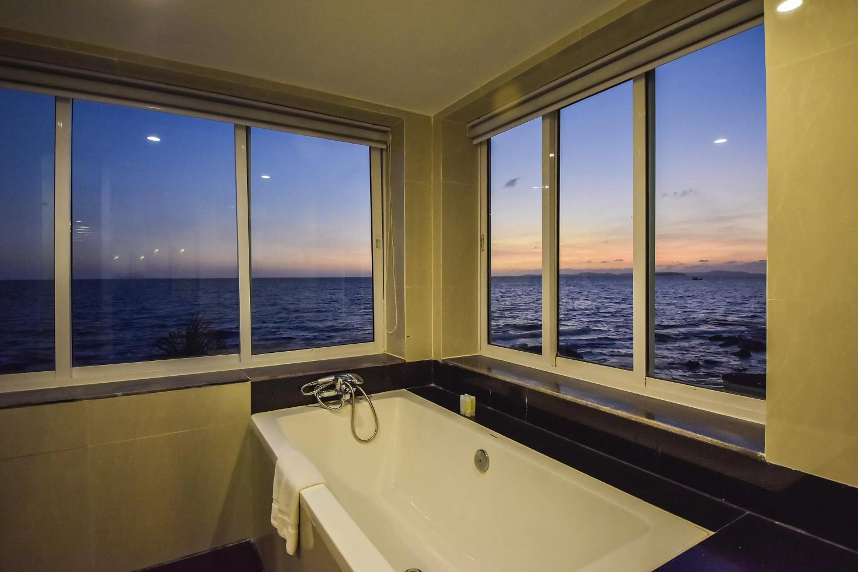 Bathroom in Independence Hotel Resort & Spa