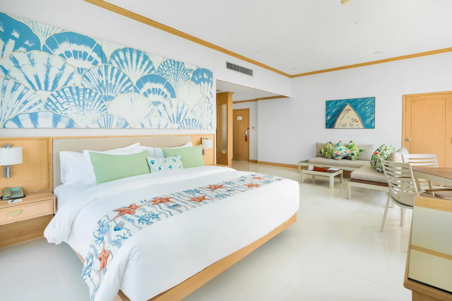 Bed in Independence Hotel Resort & Spa