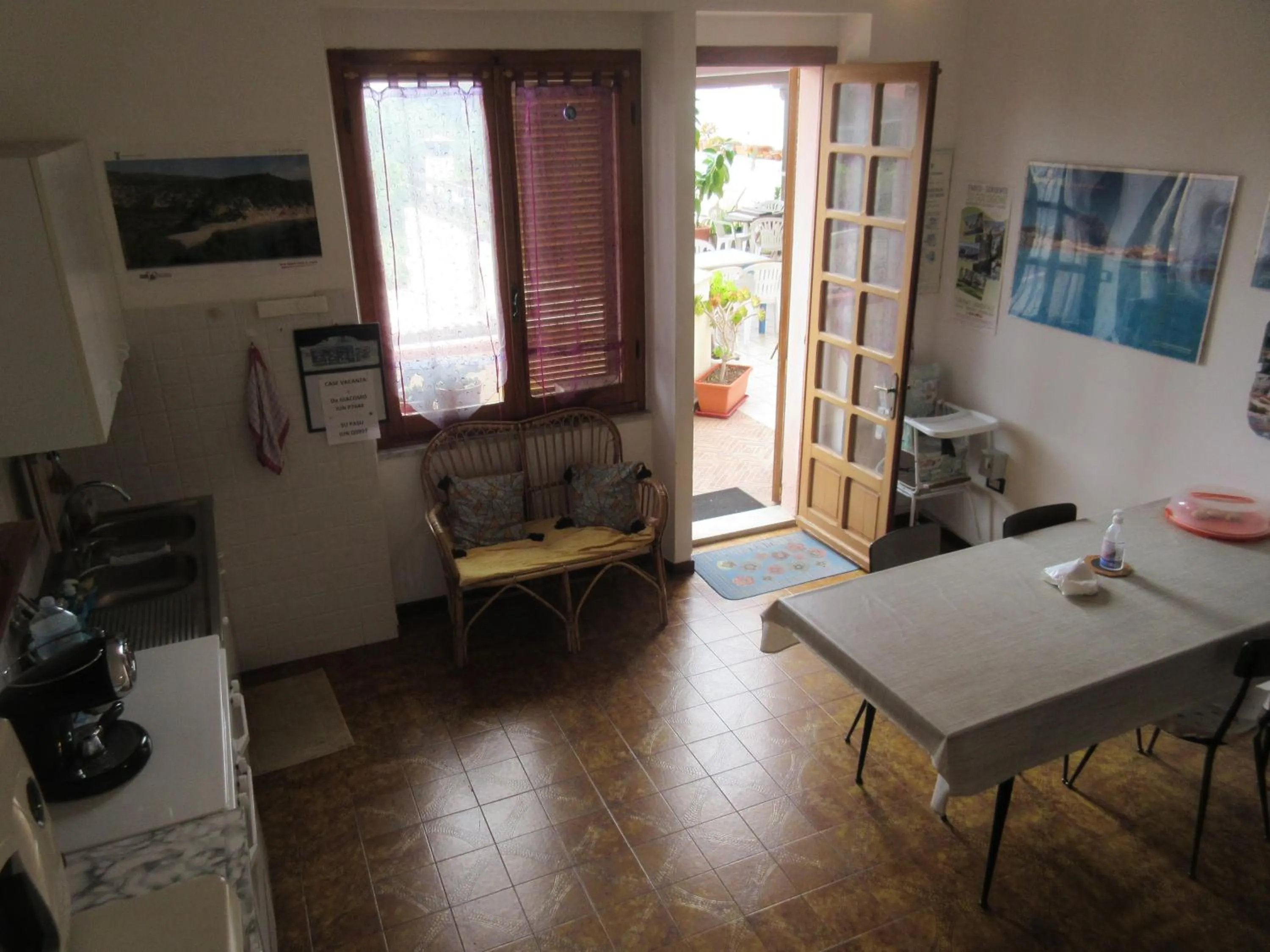 Communal lounge/ TV room in Su Pasu B&B