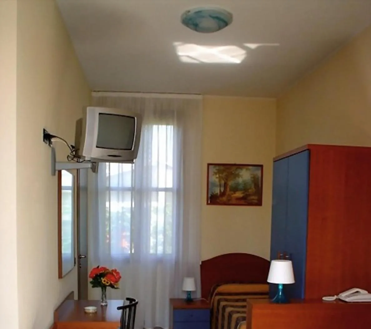 Photo of the whole room in Hotel Greco