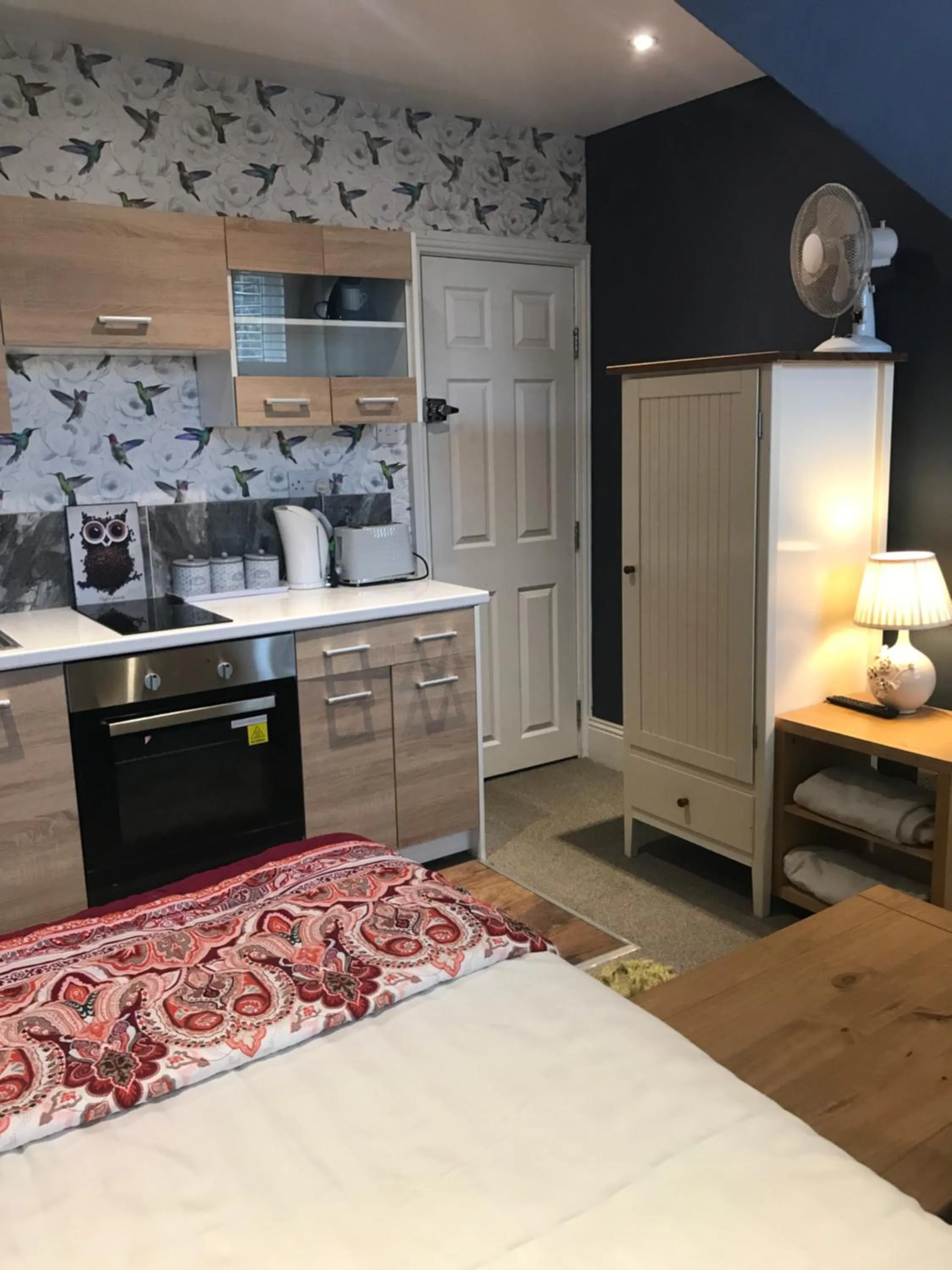 Bed in Acacia Villas Guest House