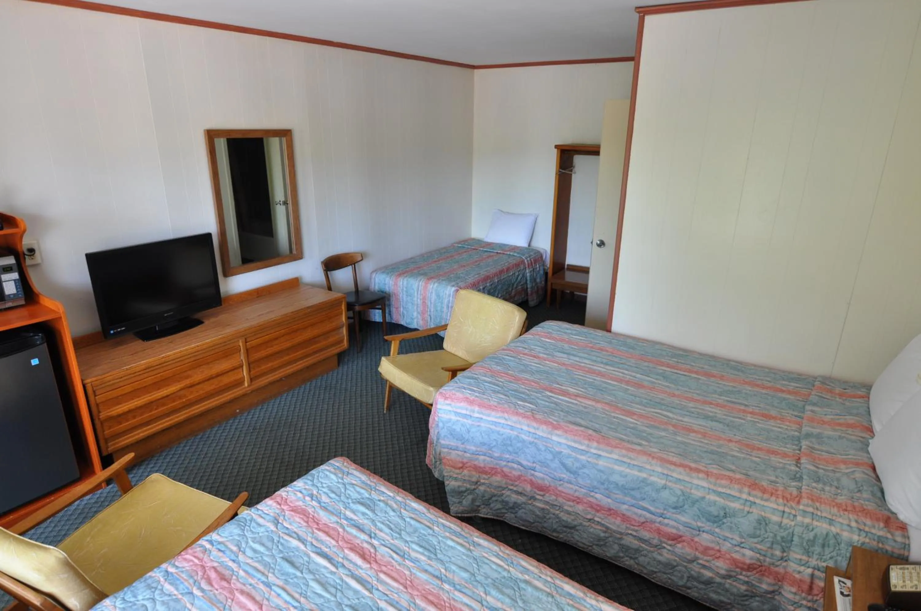 Bed in Budget Inn near WestRock