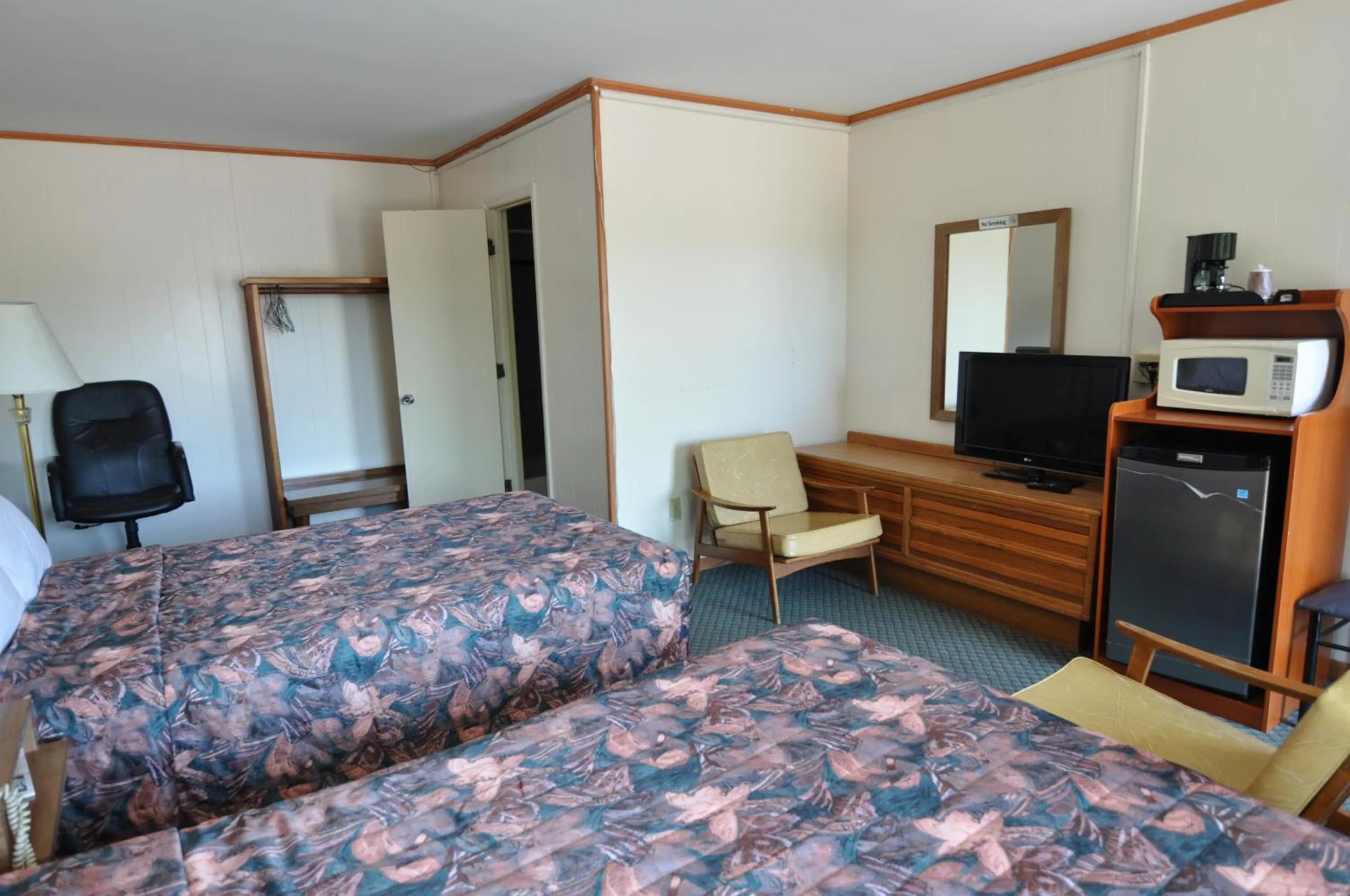 Bed in Budget Inn near WestRock