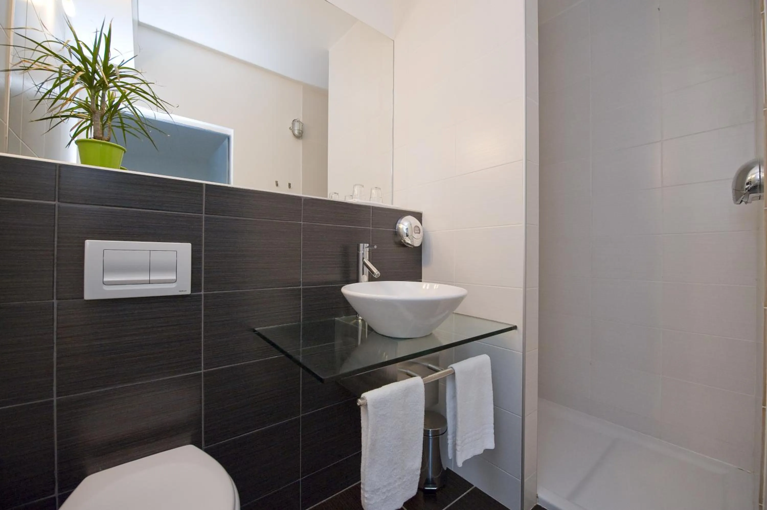 Bathroom in Hôtel des Capucins