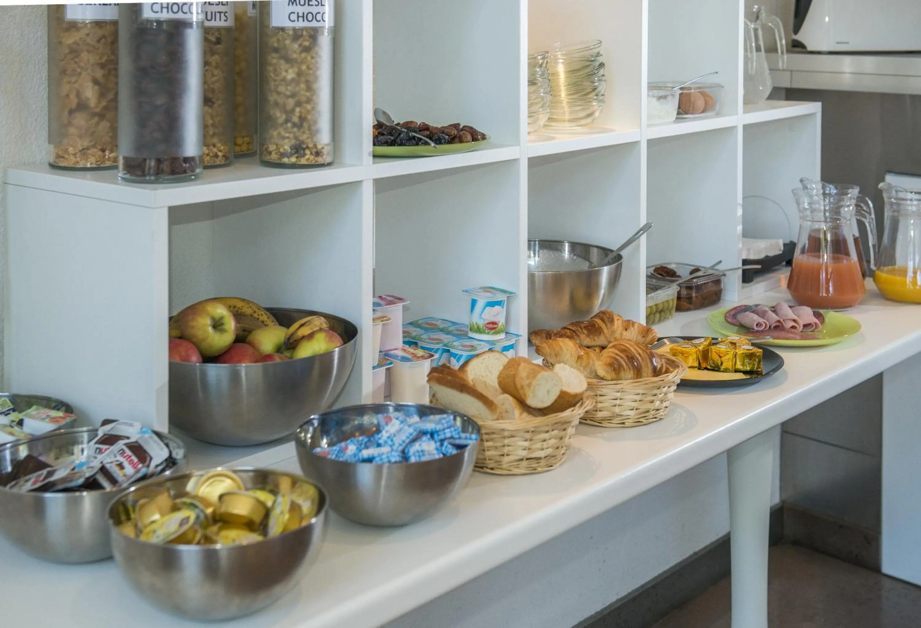 Buffet breakfast in Hôtel des Capucins