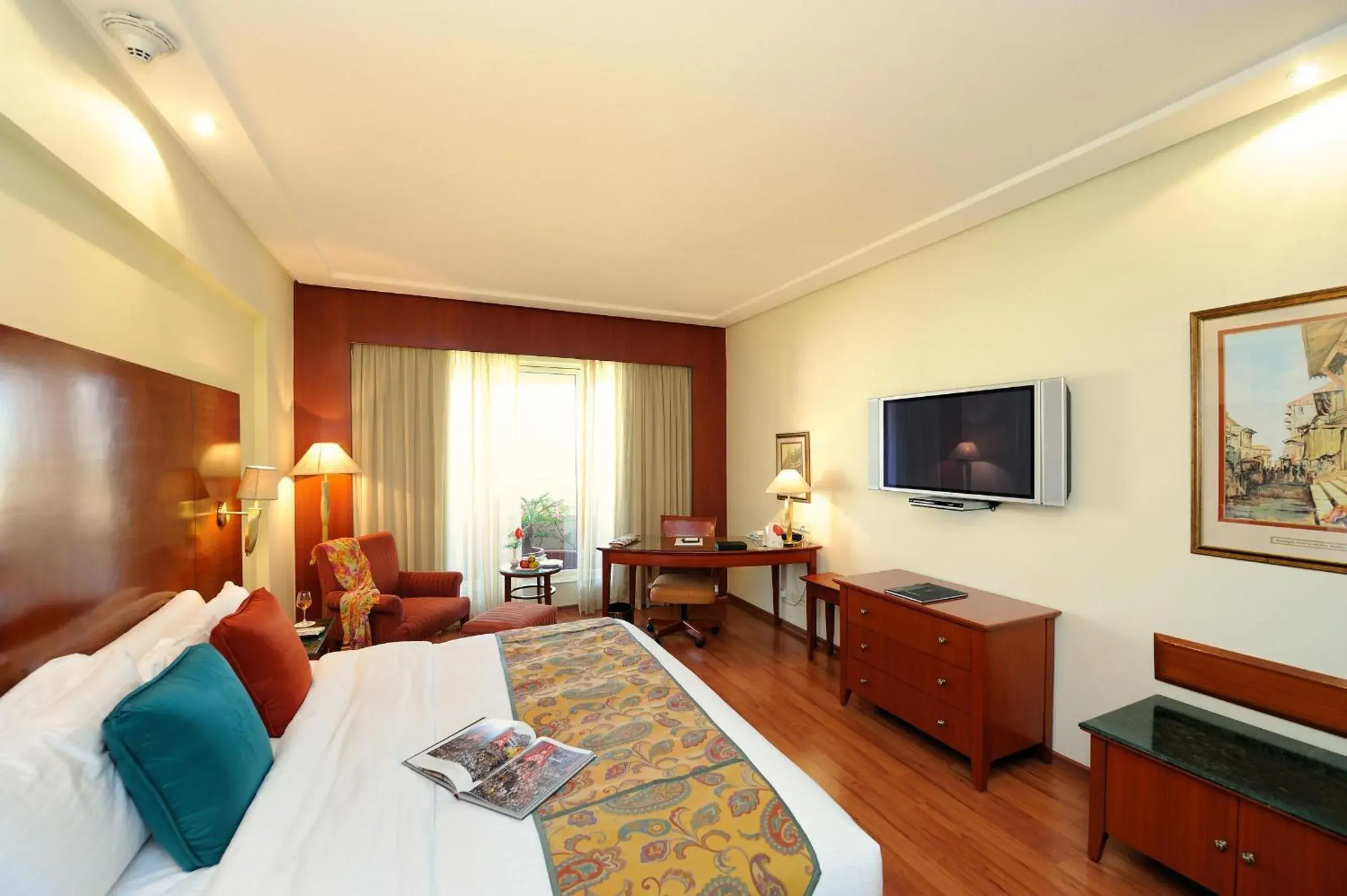 Photo of the whole room, Bed in The Lalit Mumbai Photo of the whole room, Bed in The Lalit Mumbai