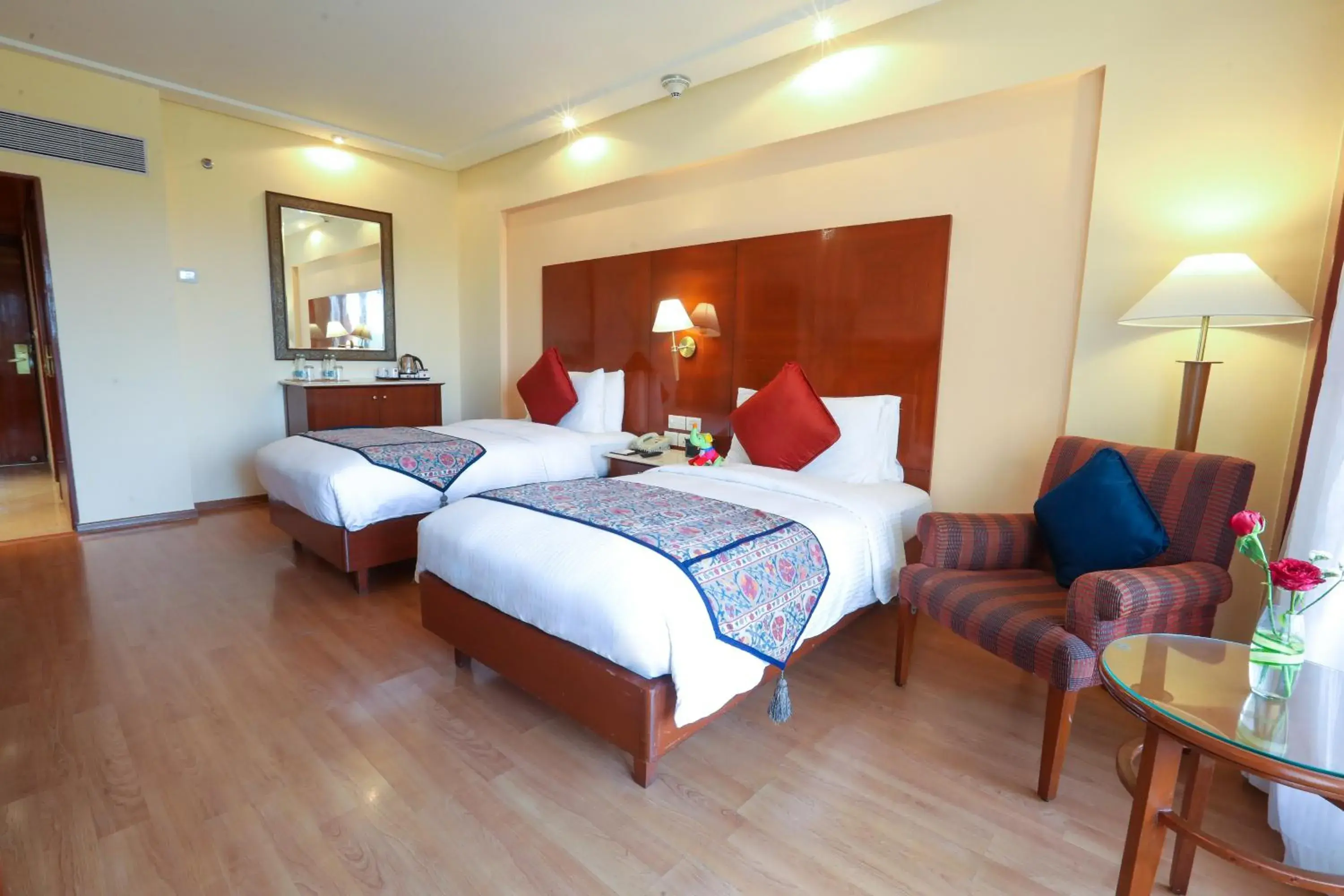 Lalit Deluxe Room King Bed with Complimentary Happy Hours with 1+1 offer on Soft Beverages, Alcoholic Beverages from 5:00 PM till 8:00 PM - single occupancy in The Lalit Mumbai Lalit Deluxe Room King Bed with Complimentary Happy Hours with 1+1 offer on Soft Beverages, Alcoholic Beverages from 5:00 PM till 8:00 PM - single occupancy in The Lalit Mumbai