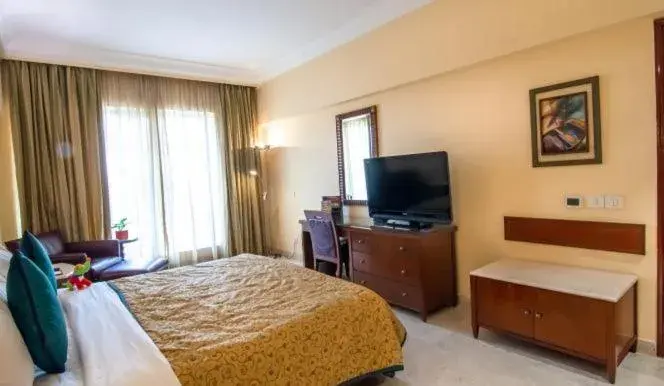 02 Bedroom apartment with Complimentary Happy Hours with 1+1 offer on Soft Beverages, Alcoholic Beverages from 5:00 PM till 8:00 PM - single occupancy in The Lalit Mumbai 02 Bedroom apartment with Complimentary Happy Hours with 1+1 offer on Soft Beverages, Alcoholic Beverages from 5:00 PM till 8:00 PM - single occupancy in The Lalit Mumbai