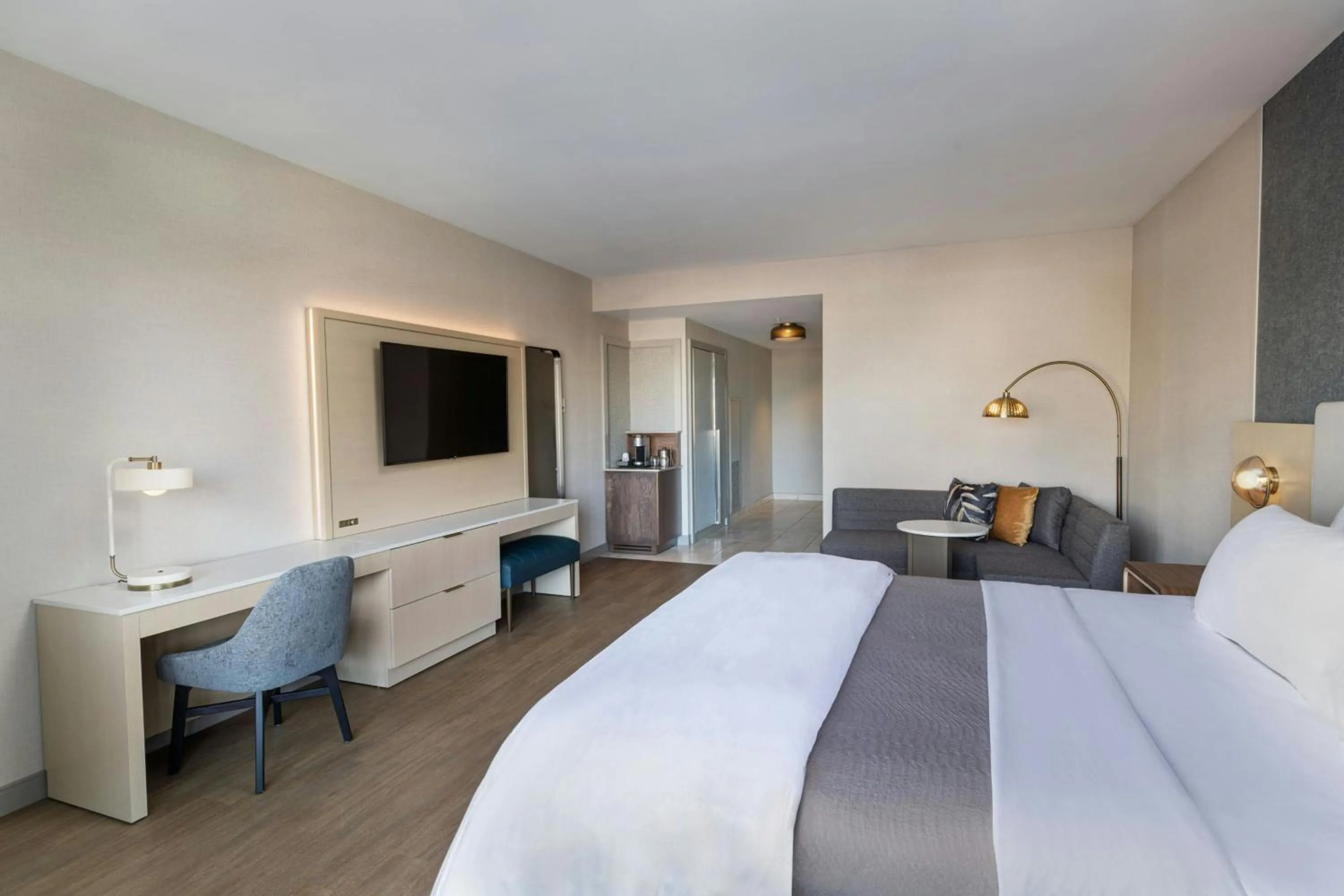 Photo of the whole room, Bed in The Westin Buffalo