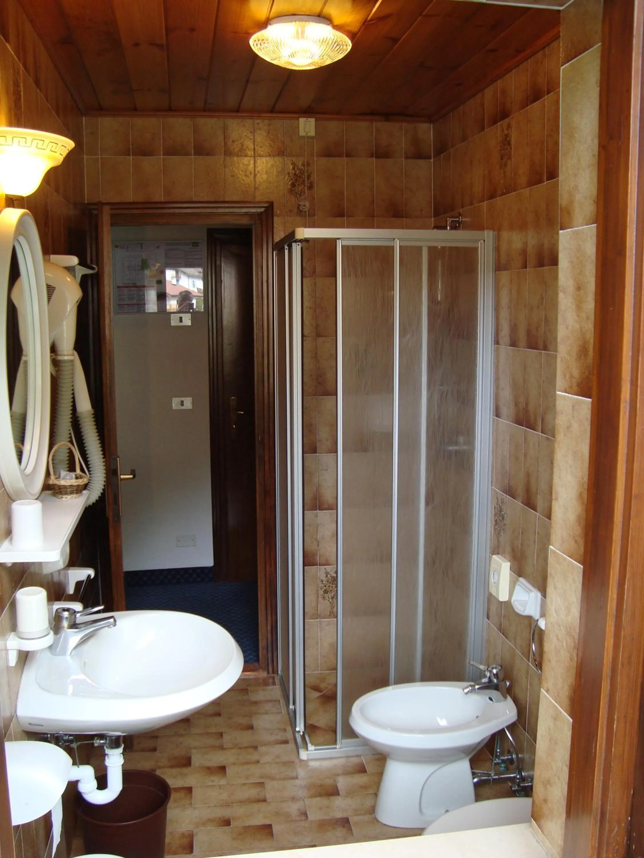 Shower in Hotel Adriana