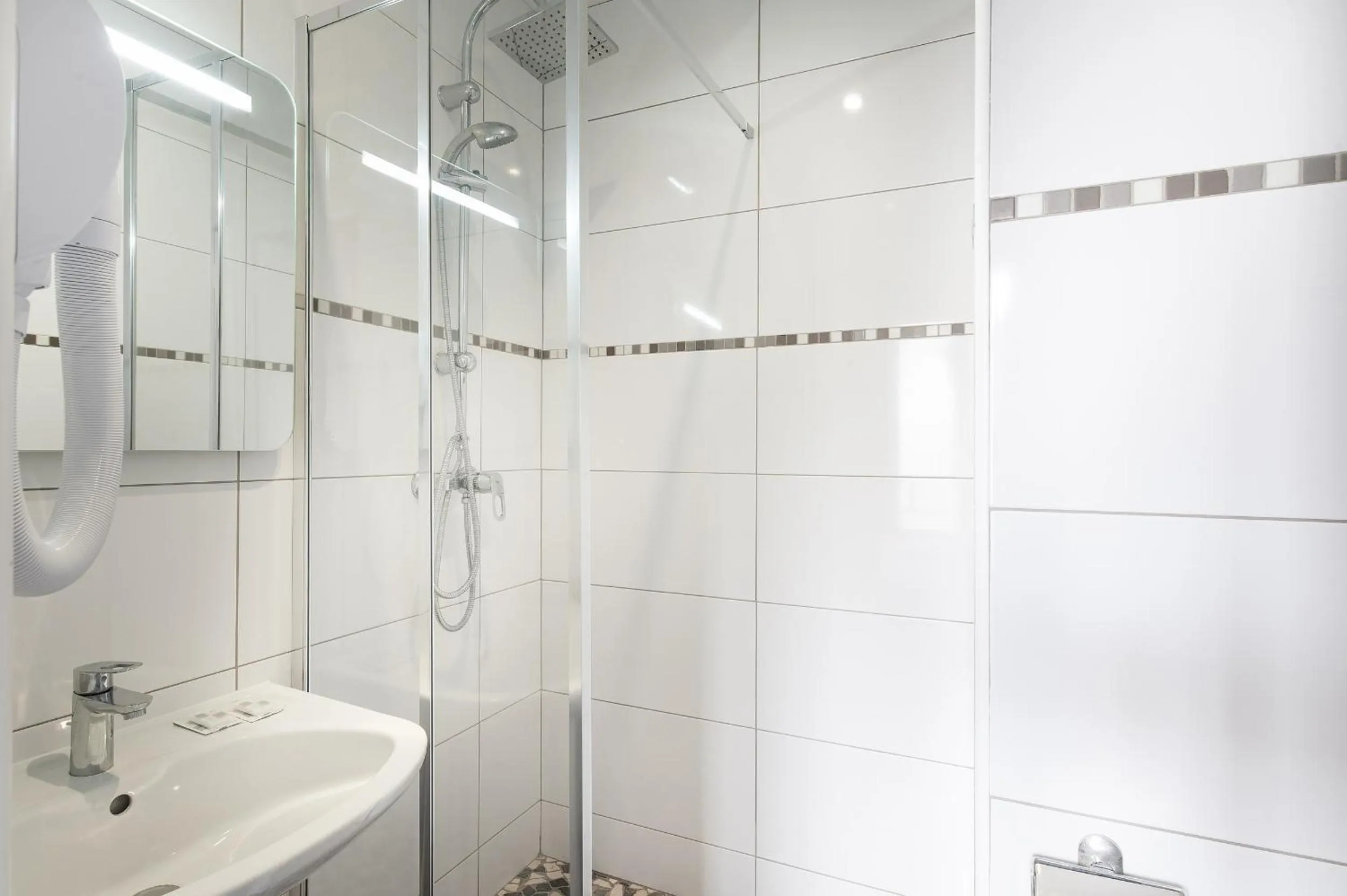 Bathroom in Hotel Americain