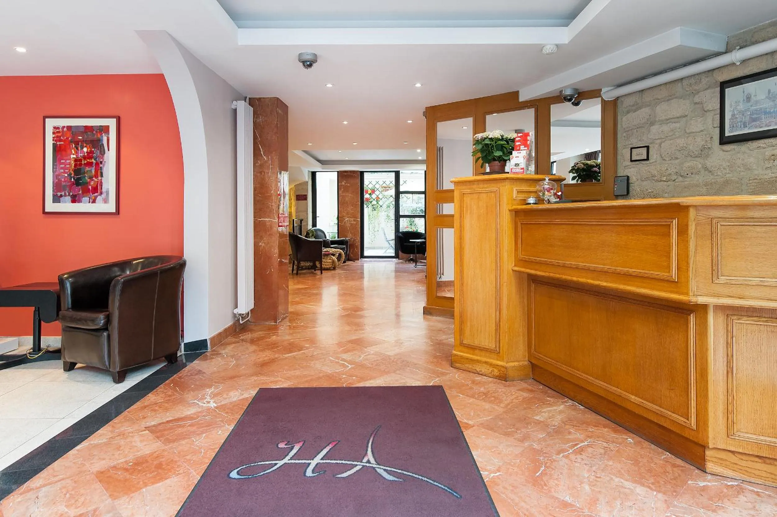 Day in Hotel Americain