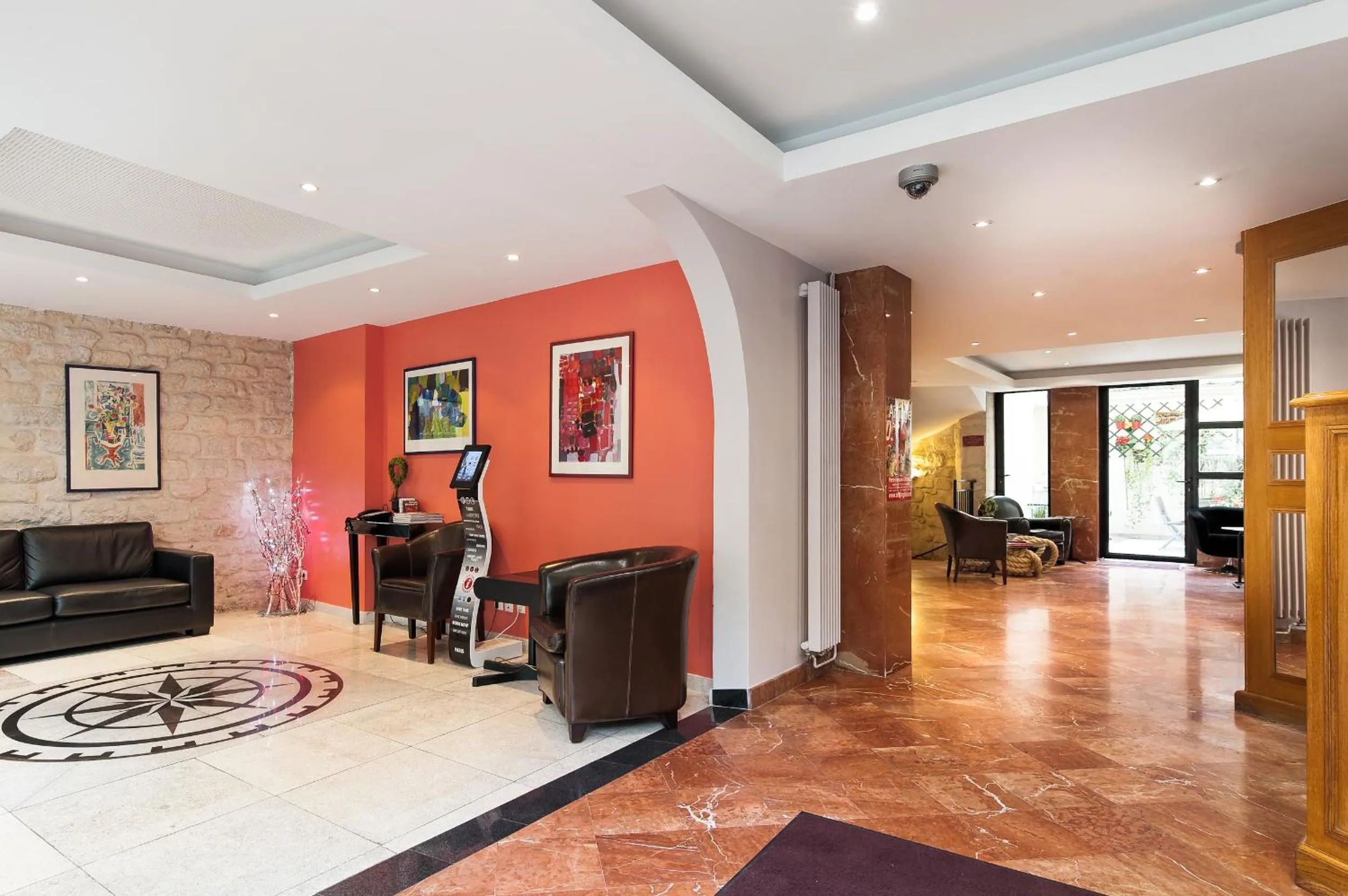 Day in Hotel Americain