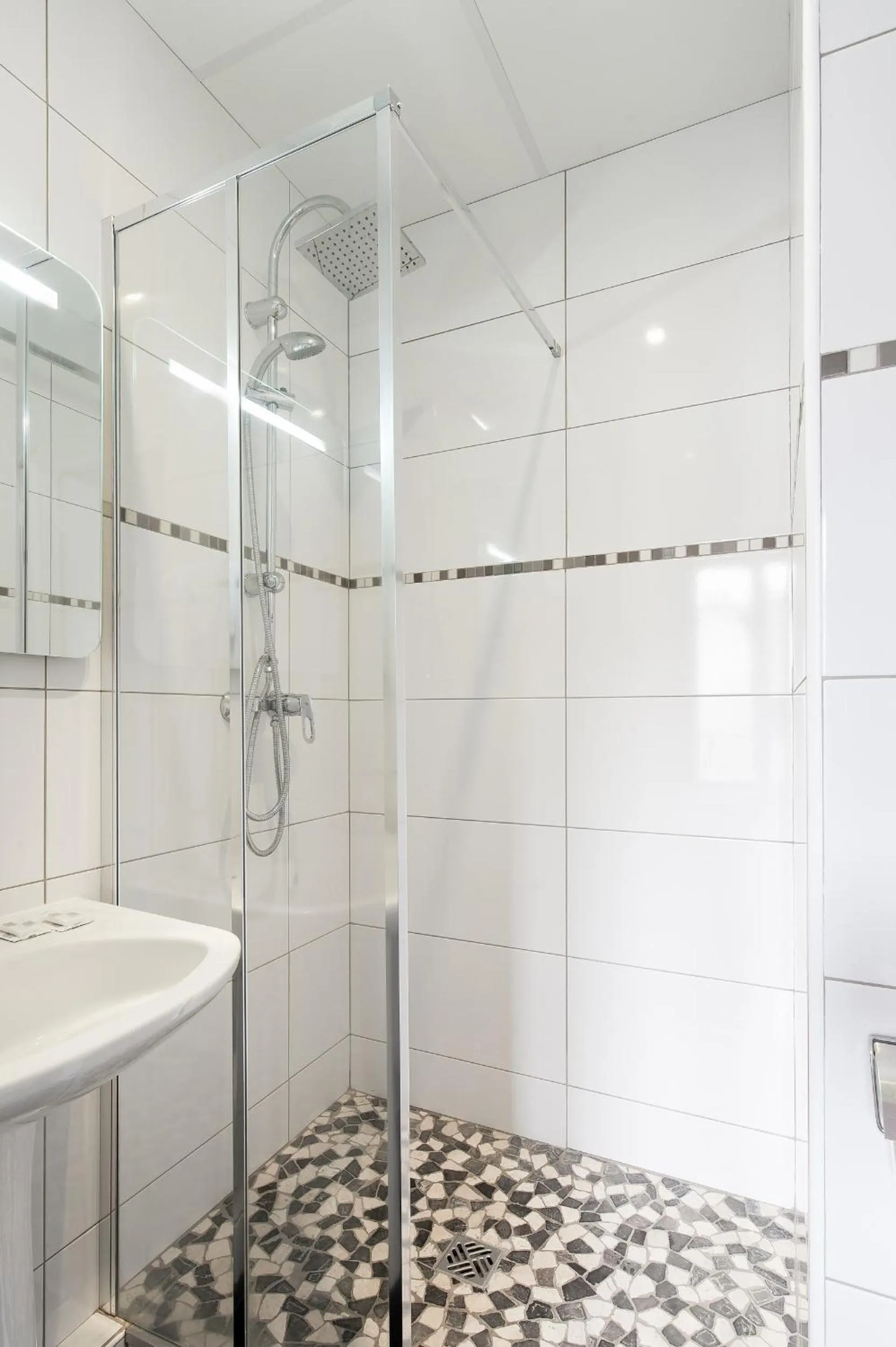 Bathroom in Hotel Americain