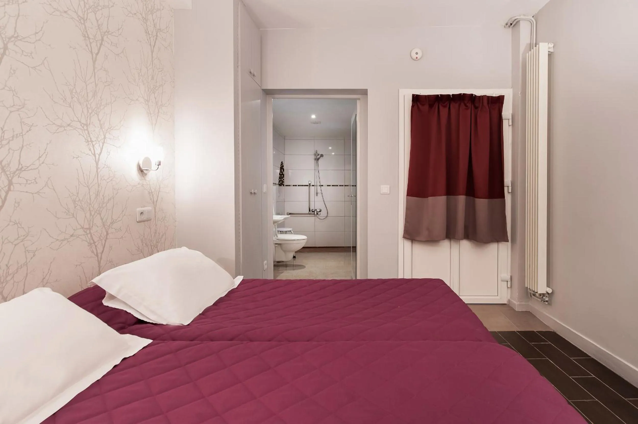 Bedroom, Bed in Hotel Americain