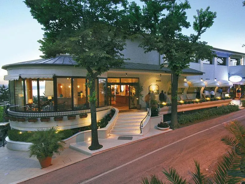Facade/entrance in Hotel Posillipo