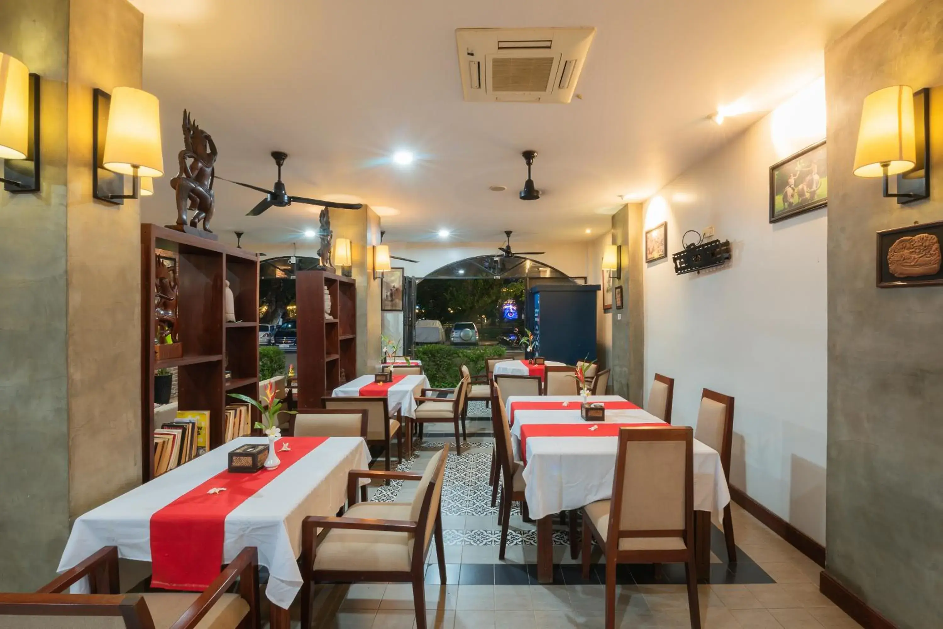 Restaurant/places to eat in Shadow Angkor Residence Restaurant/places to eat in Shadow Angkor Residence