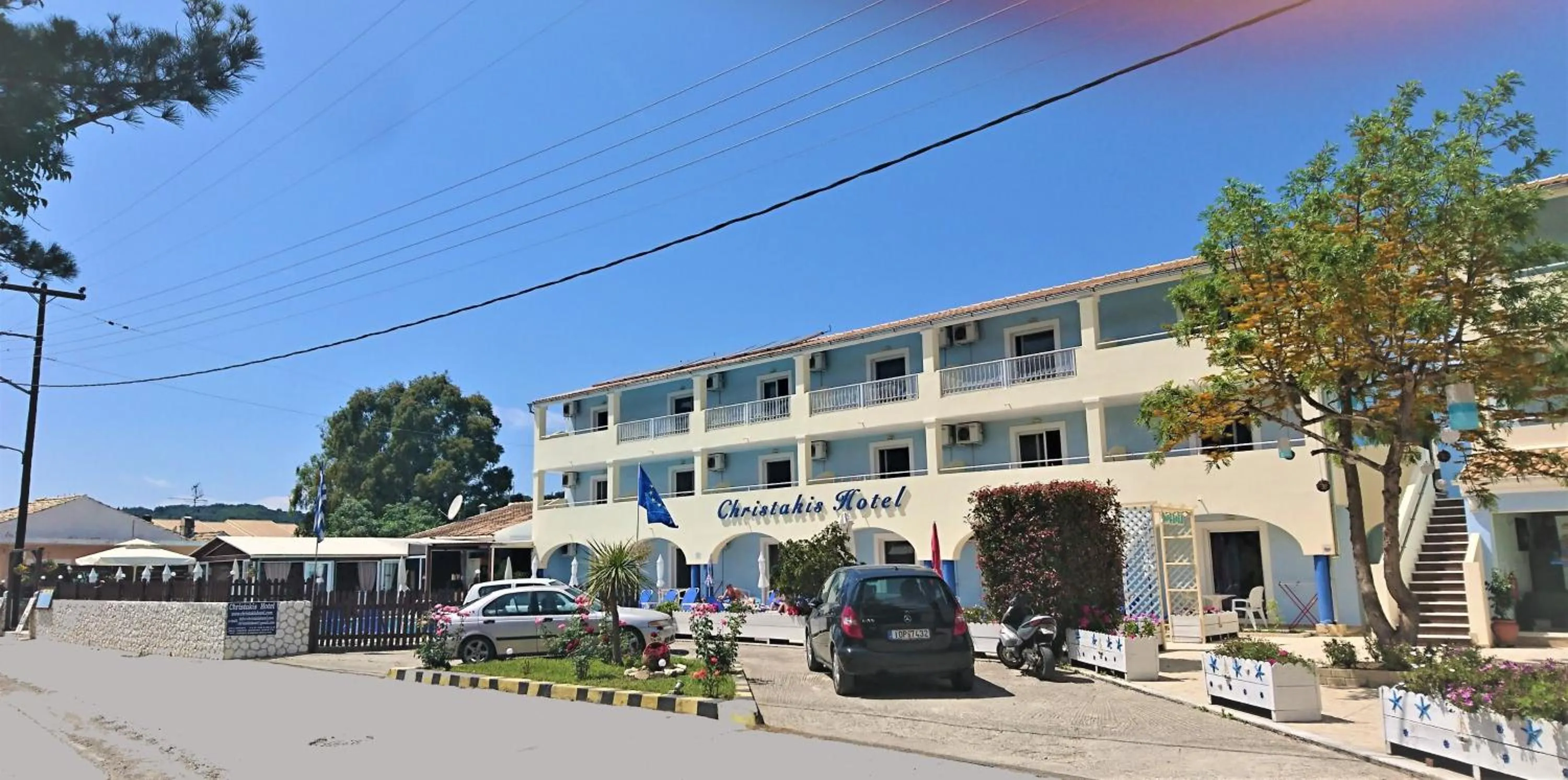 Facade/entrance in Christakis