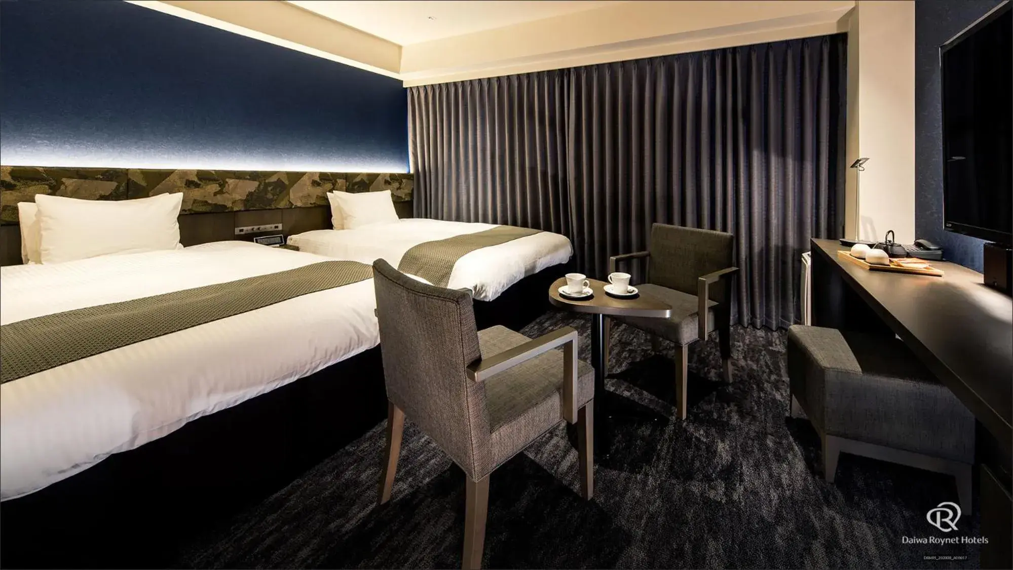 Photo of the whole room, Bed in Daiwa Roynet Hotel Kyoto Ekimae PREMIER Photo of the whole room, Bed in Daiwa Roynet Hotel Kyoto Ekimae PREMIER