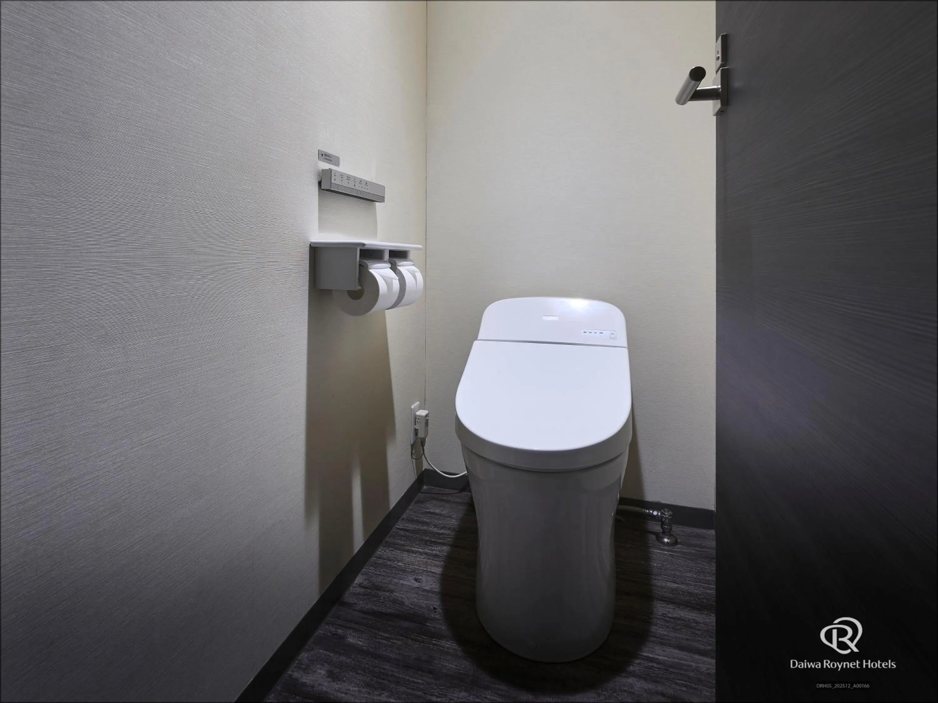 Toilet in Daiwa Roynet Hotel Kyoto Ekimae PREMIER