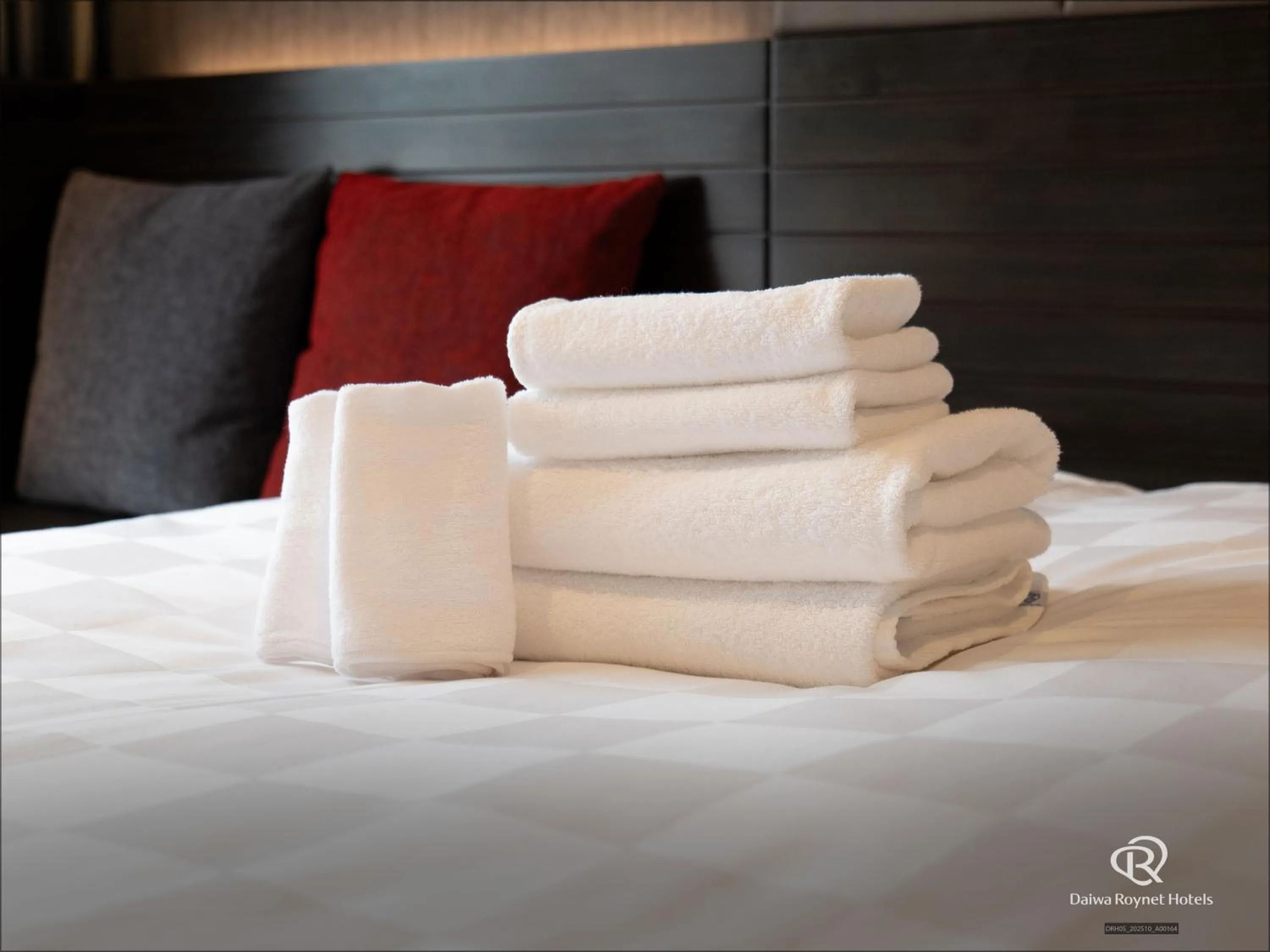 towels, Bed in Daiwa Roynet Hotel Kyoto Ekimae PREMIER