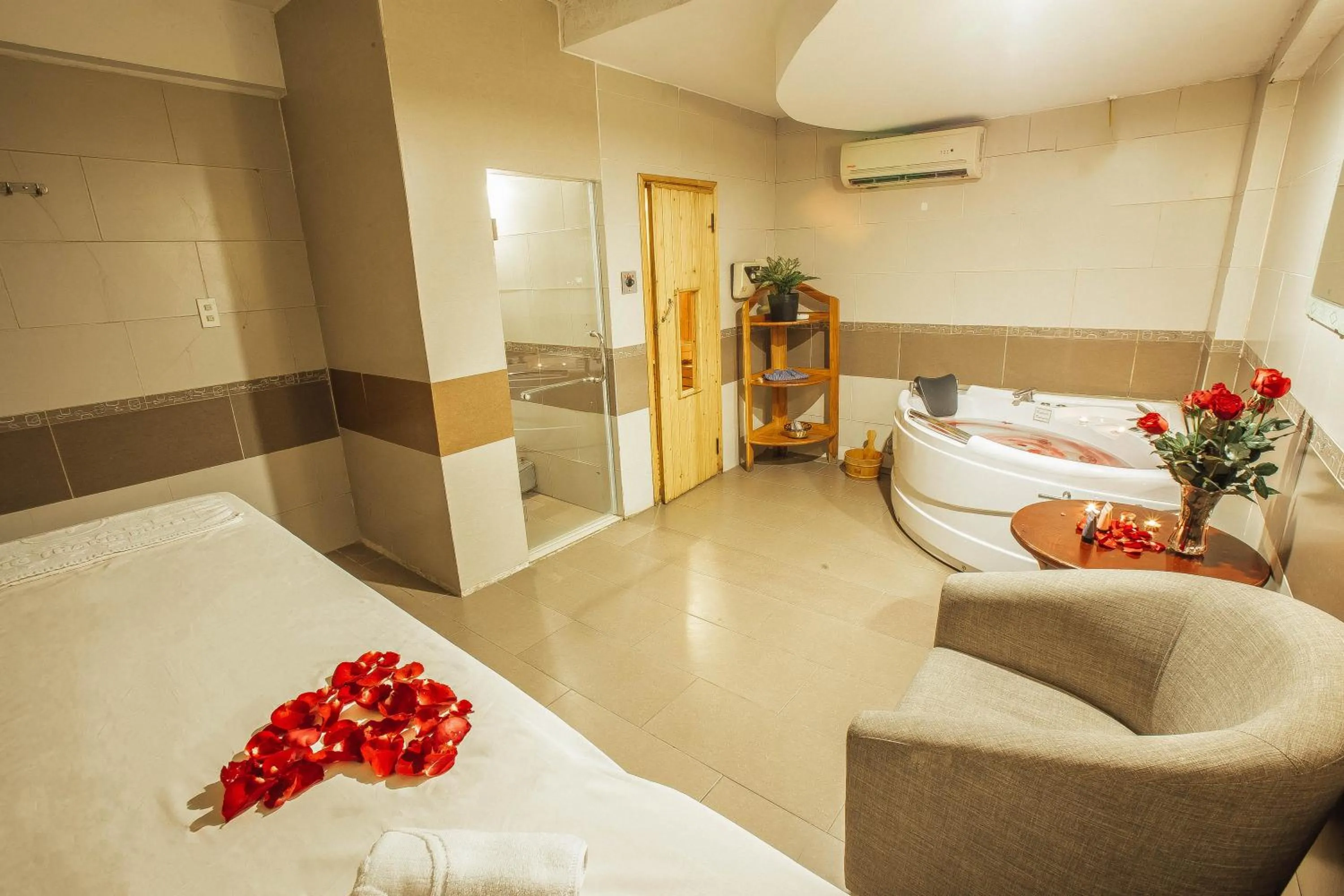 Massage, Bed in Muong Thanh Vinh Hotel