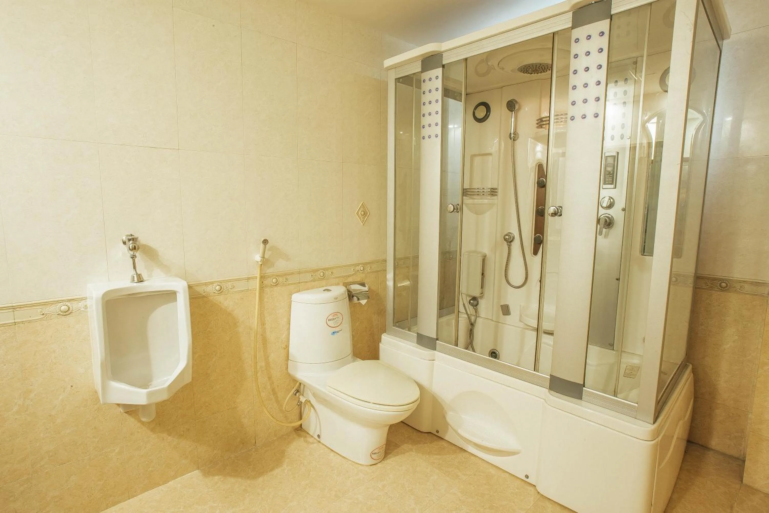 Shower in Muong Thanh Vinh Hotel